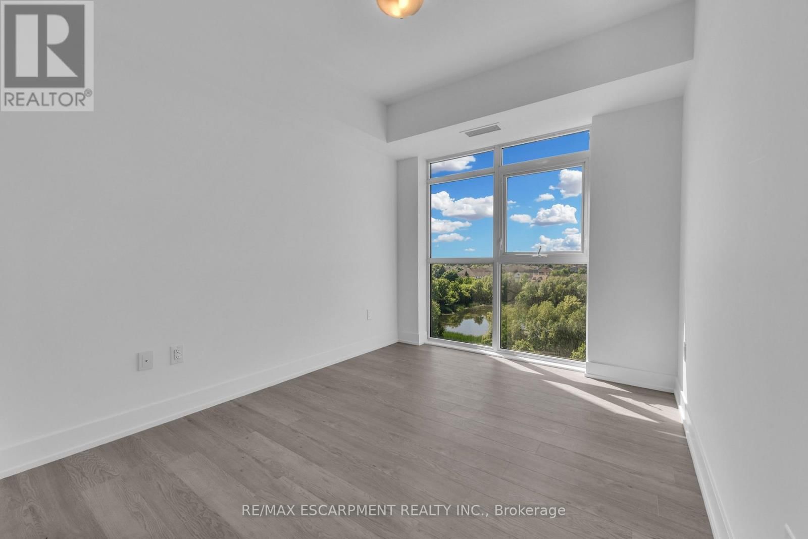 605 - 470 DUNDAS STREET Image 21