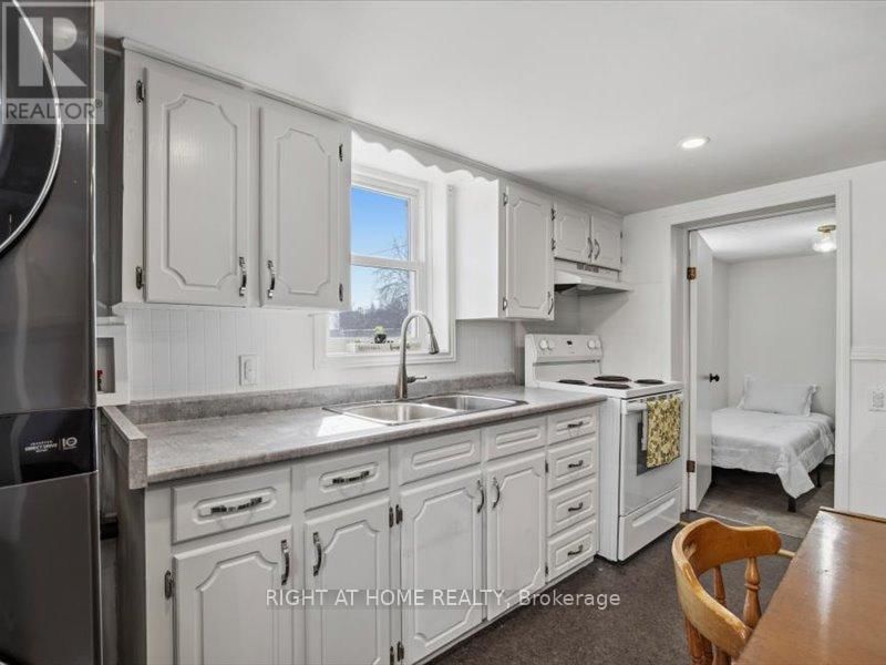 77 BEVERLY STREET Image 25