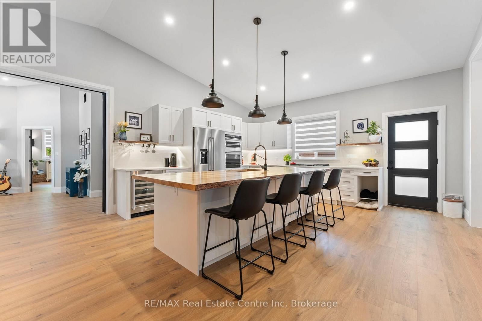 1283 SWAN STREET Image 12