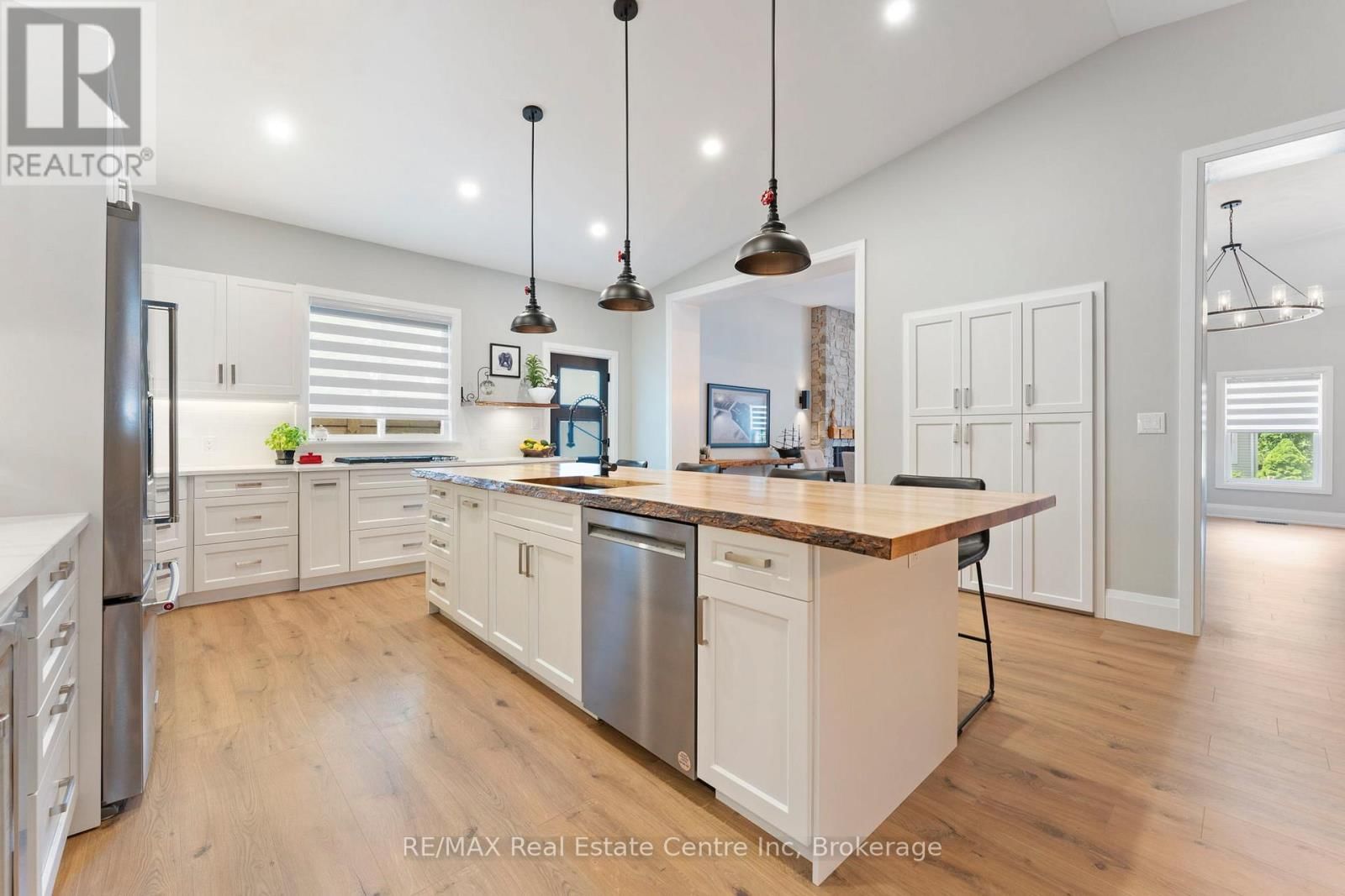 1283 SWAN STREET Image 14