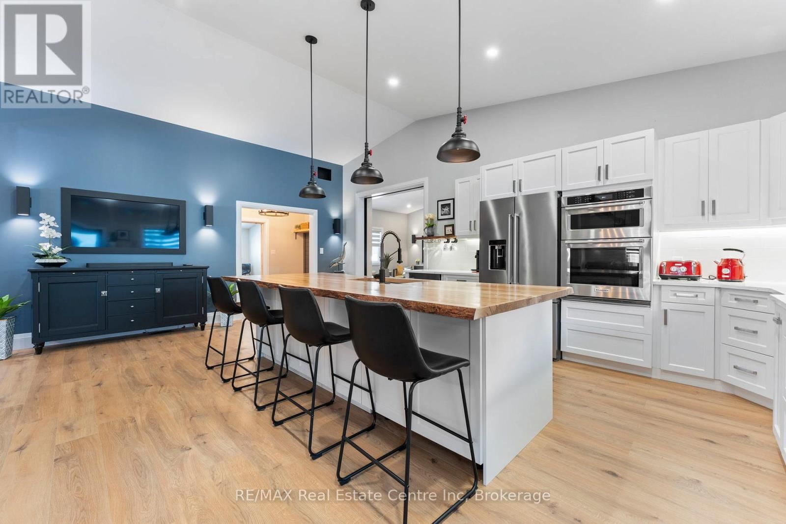 1283 SWAN STREET Image 15