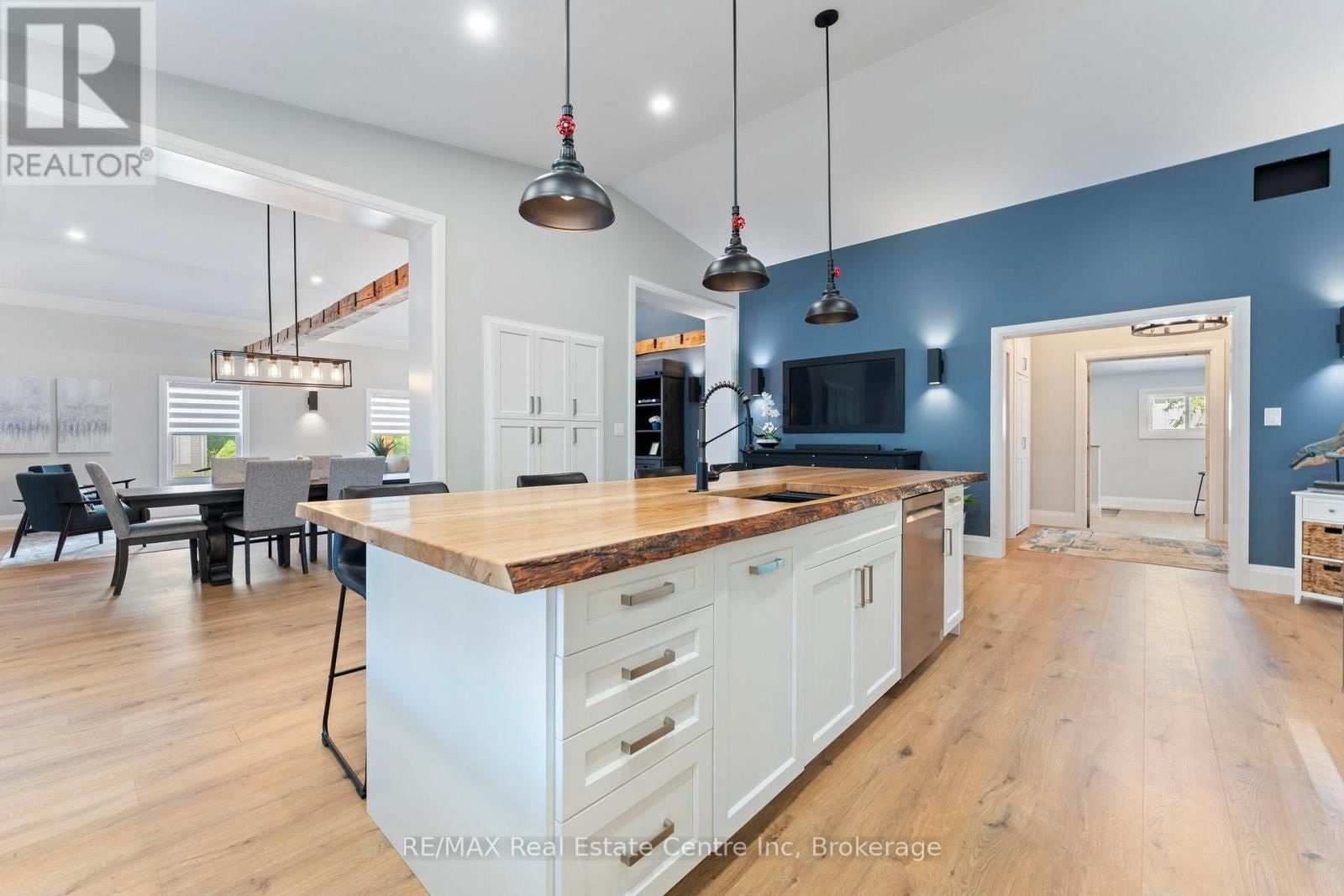 1283 SWAN STREET Image 17