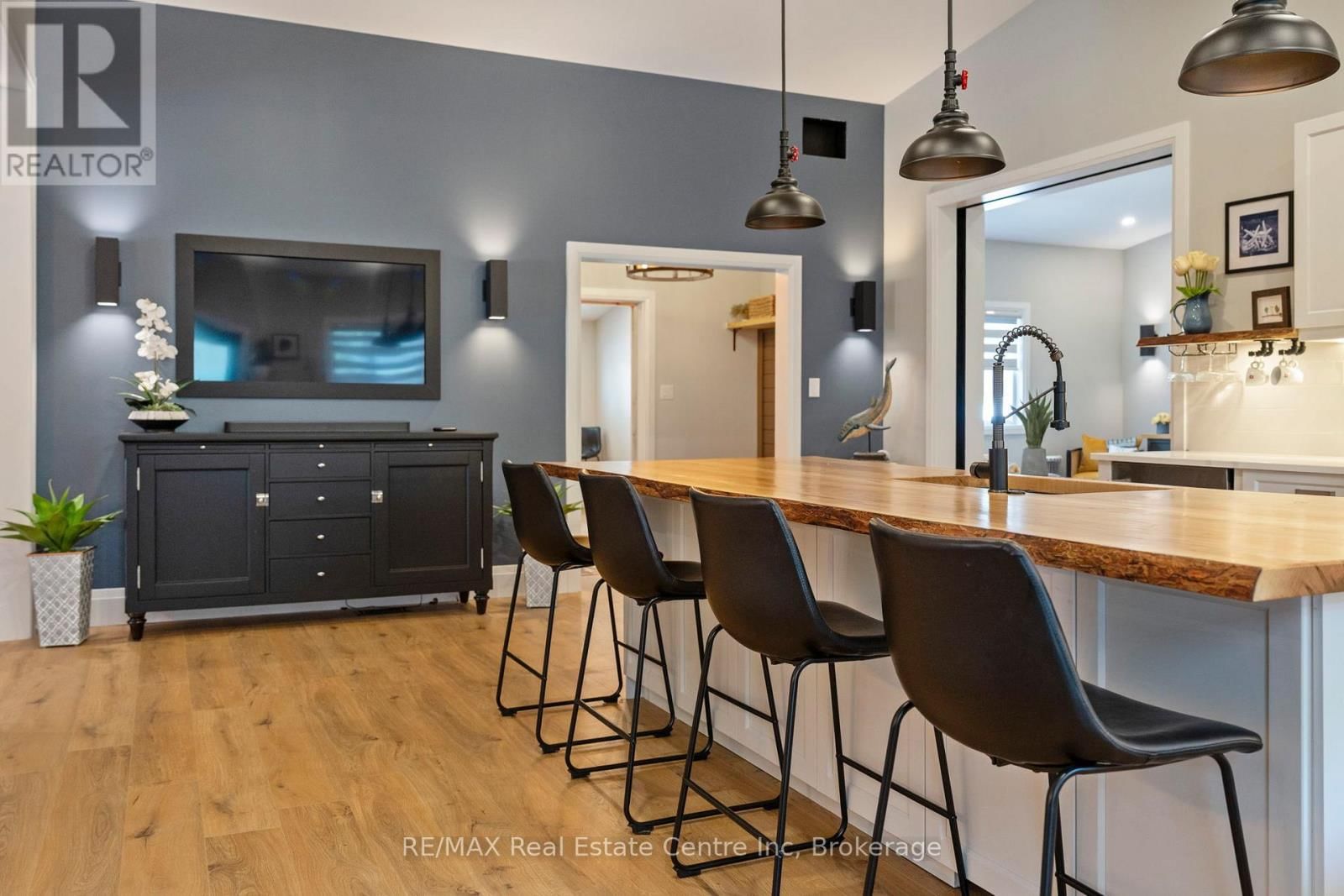 1283 SWAN STREET Image 19