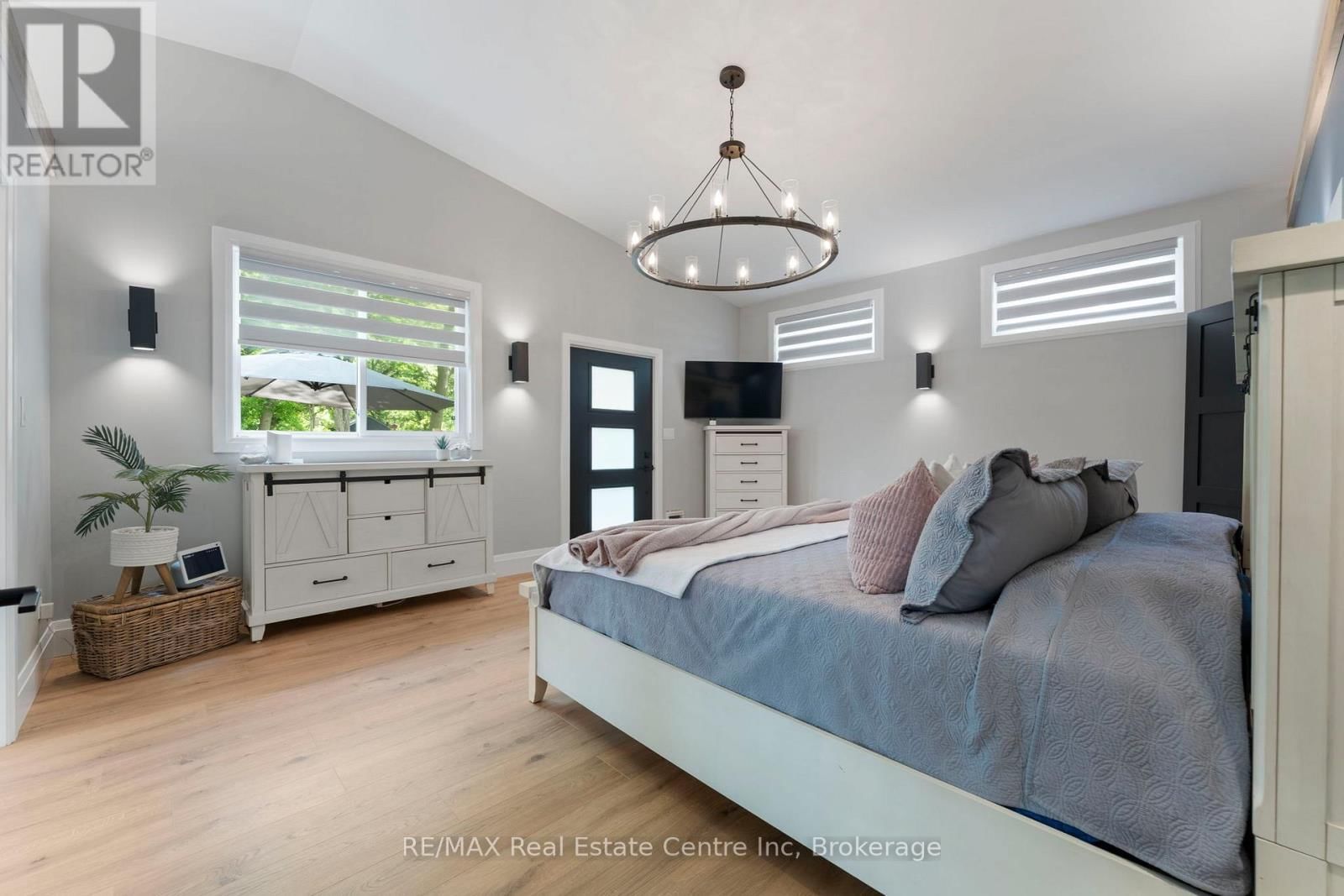 1283 SWAN STREET Image 24