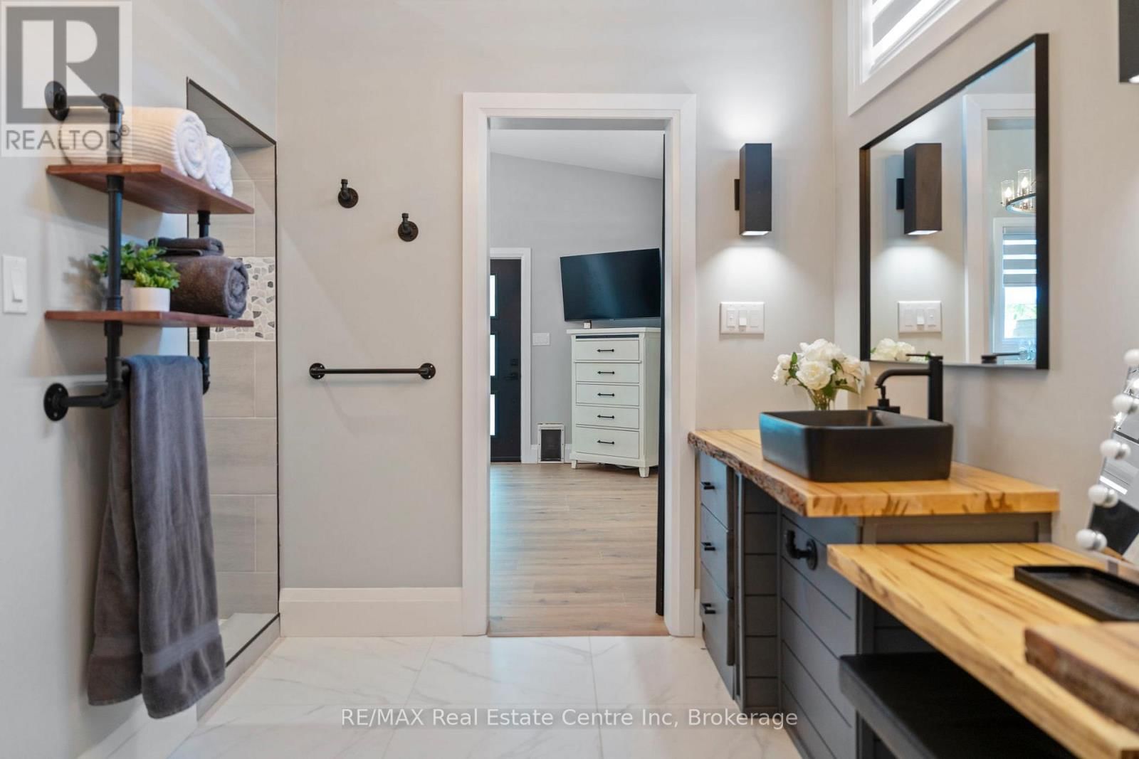 1283 SWAN STREET Image 29