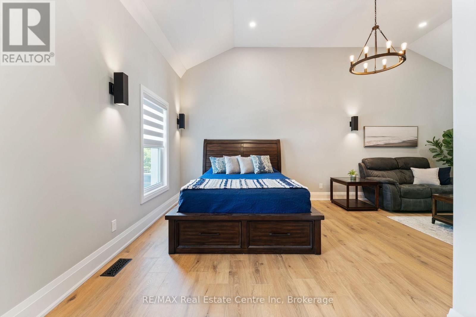 1283 SWAN STREET Image 30