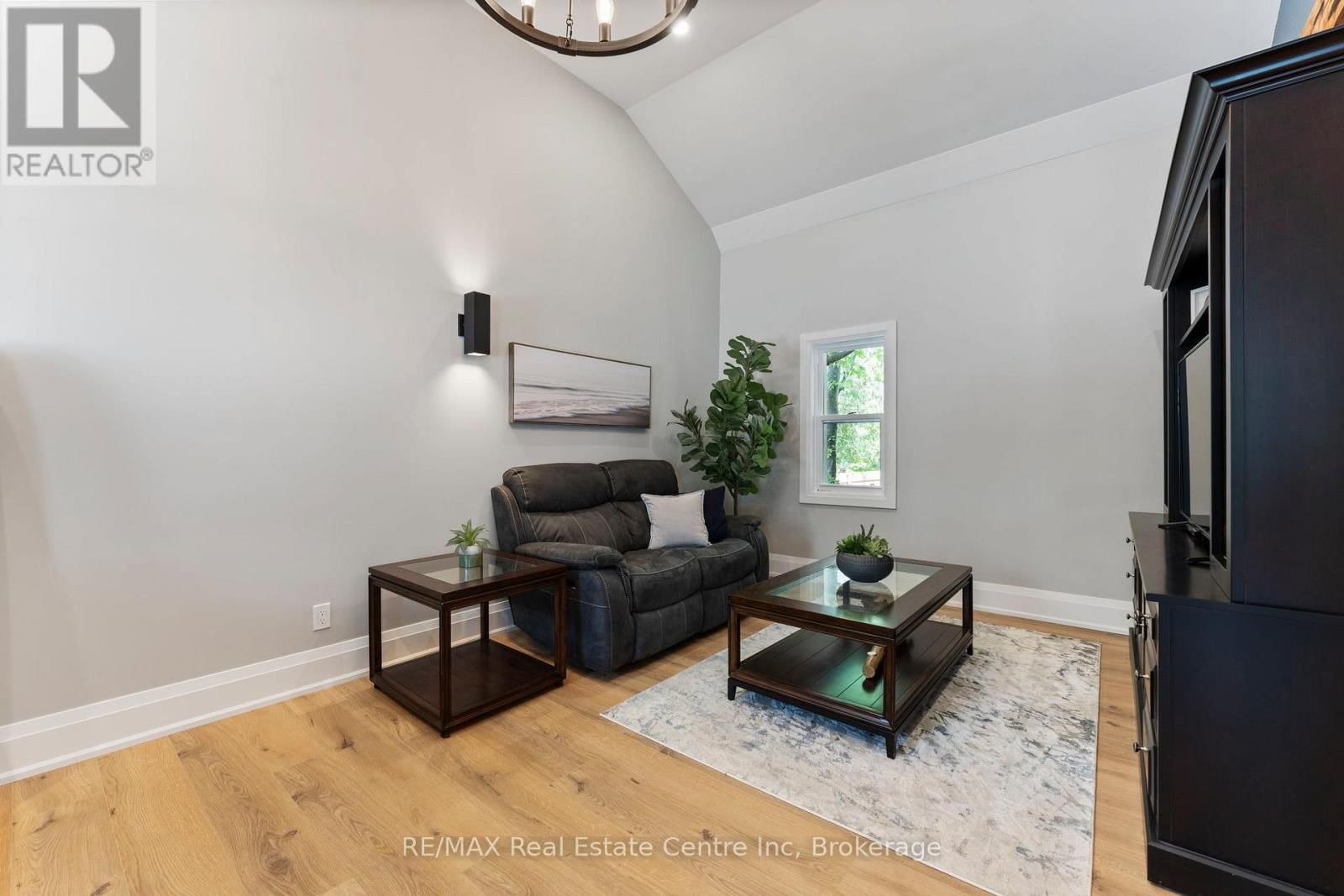 1283 SWAN STREET Image 31