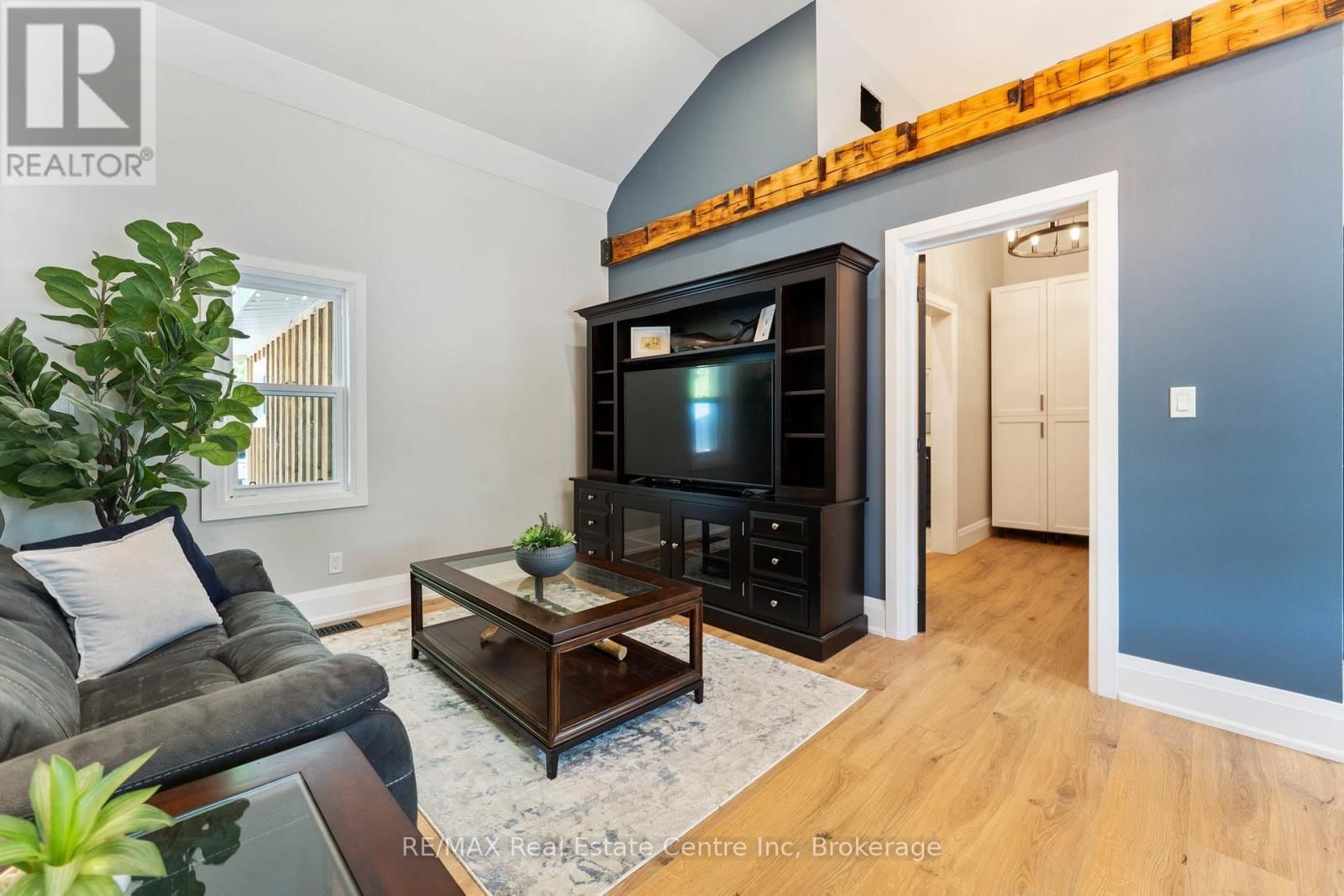 1283 SWAN STREET Image 33