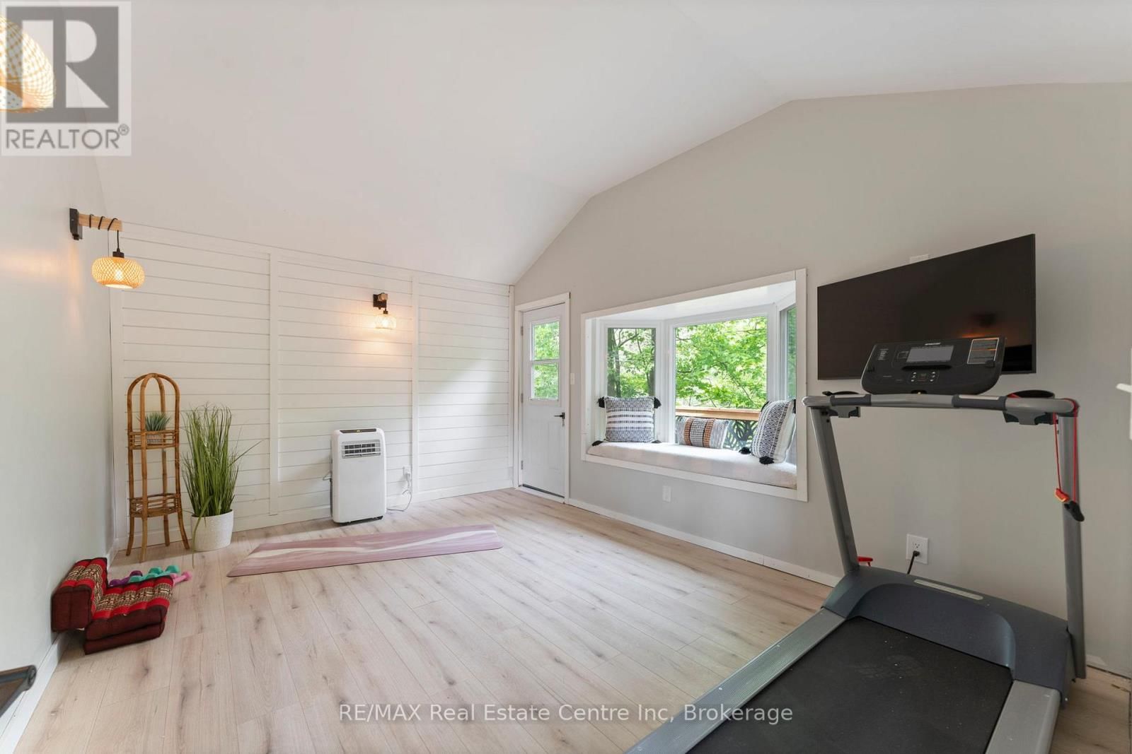 1283 SWAN STREET Image 38