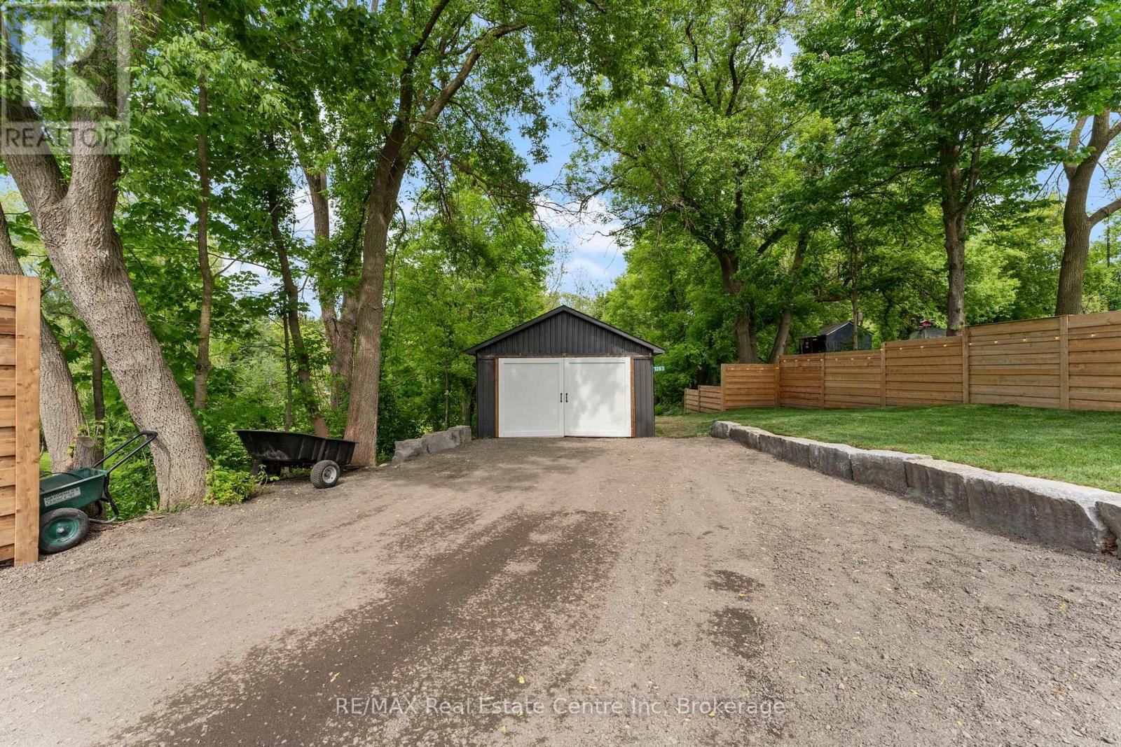 1283 SWAN STREET Image 40