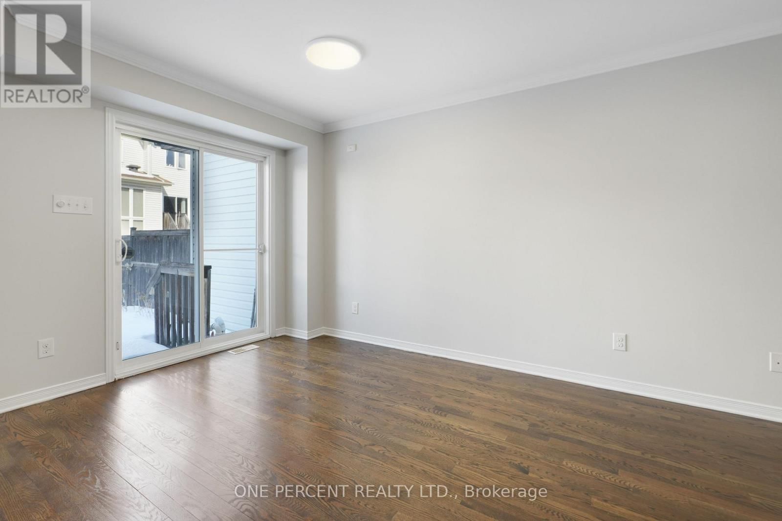 209 ROLLING MEADOW CRESCENT Image 10