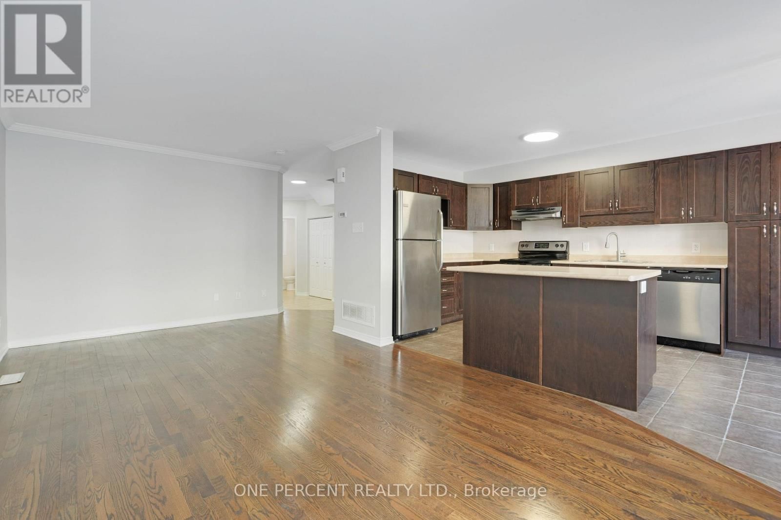 209 ROLLING MEADOW CRESCENT Image 11