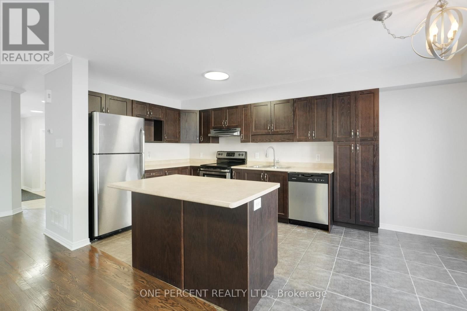 209 ROLLING MEADOW CRESCENT Image 12