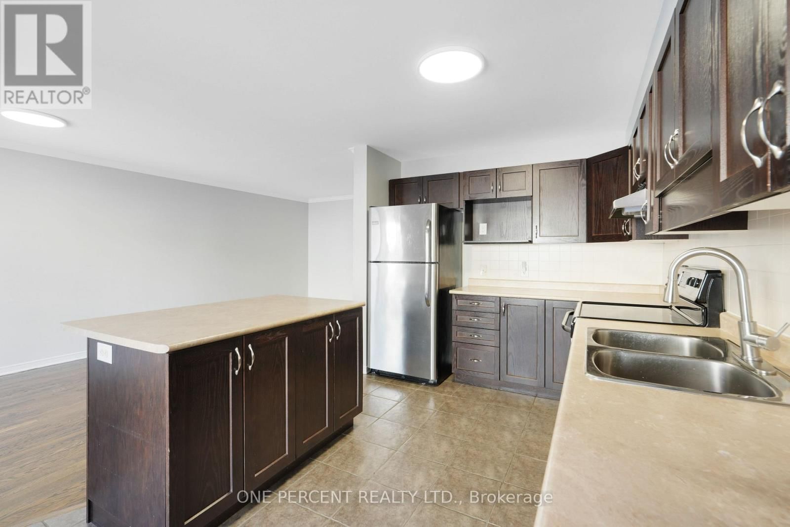 209 ROLLING MEADOW CRESCENT Image 14