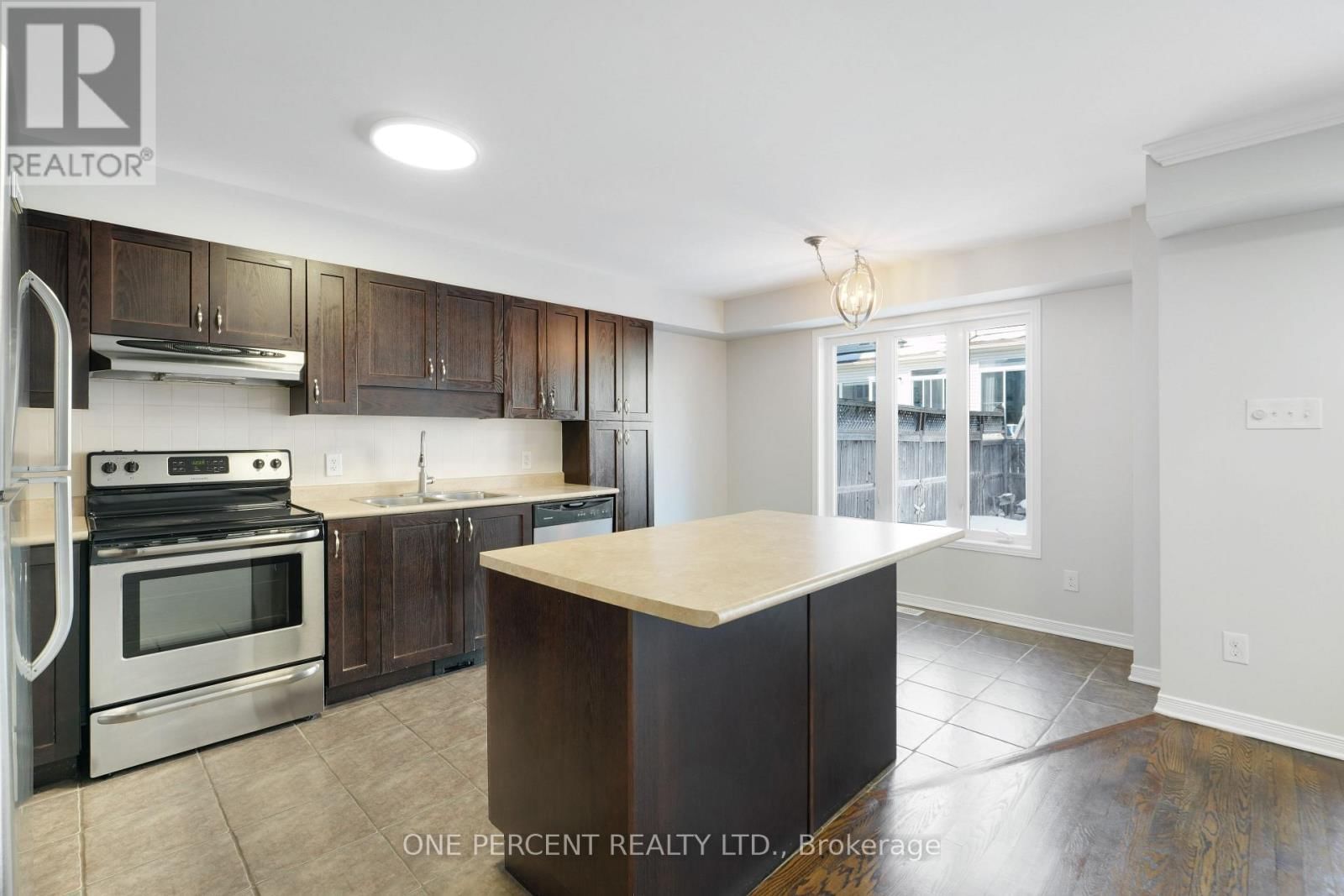 209 ROLLING MEADOW CRESCENT Image 16