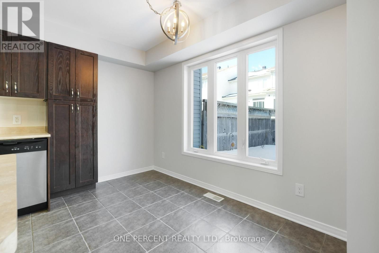 209 ROLLING MEADOW CRESCENT Image 17