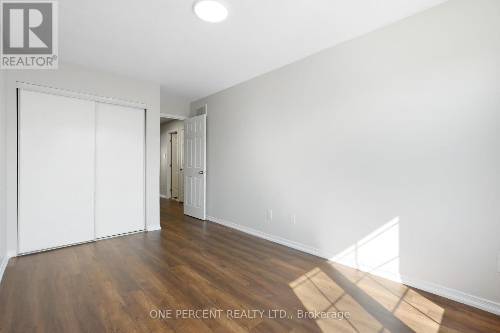 209 ROLLING MEADOW CRESCENT Image 25