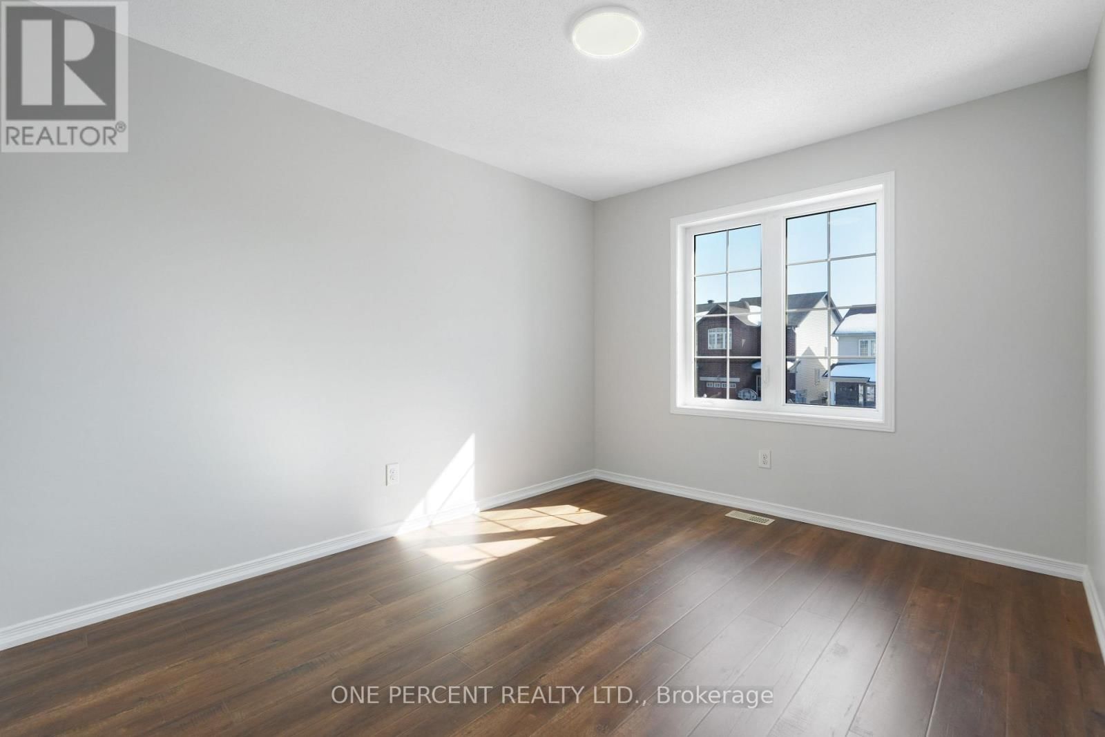 209 ROLLING MEADOW CRESCENT Image 26