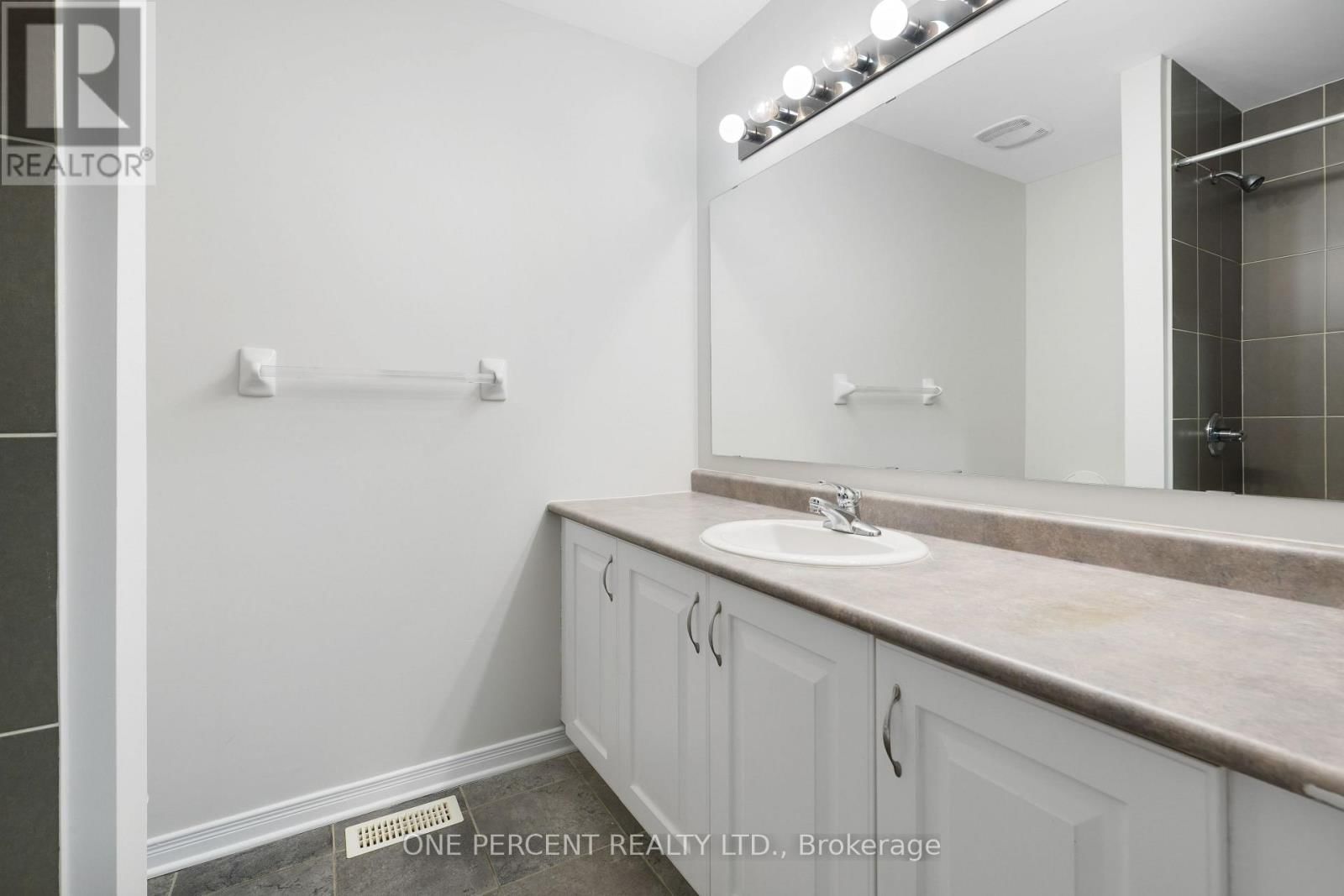 209 ROLLING MEADOW CRESCENT Image 28