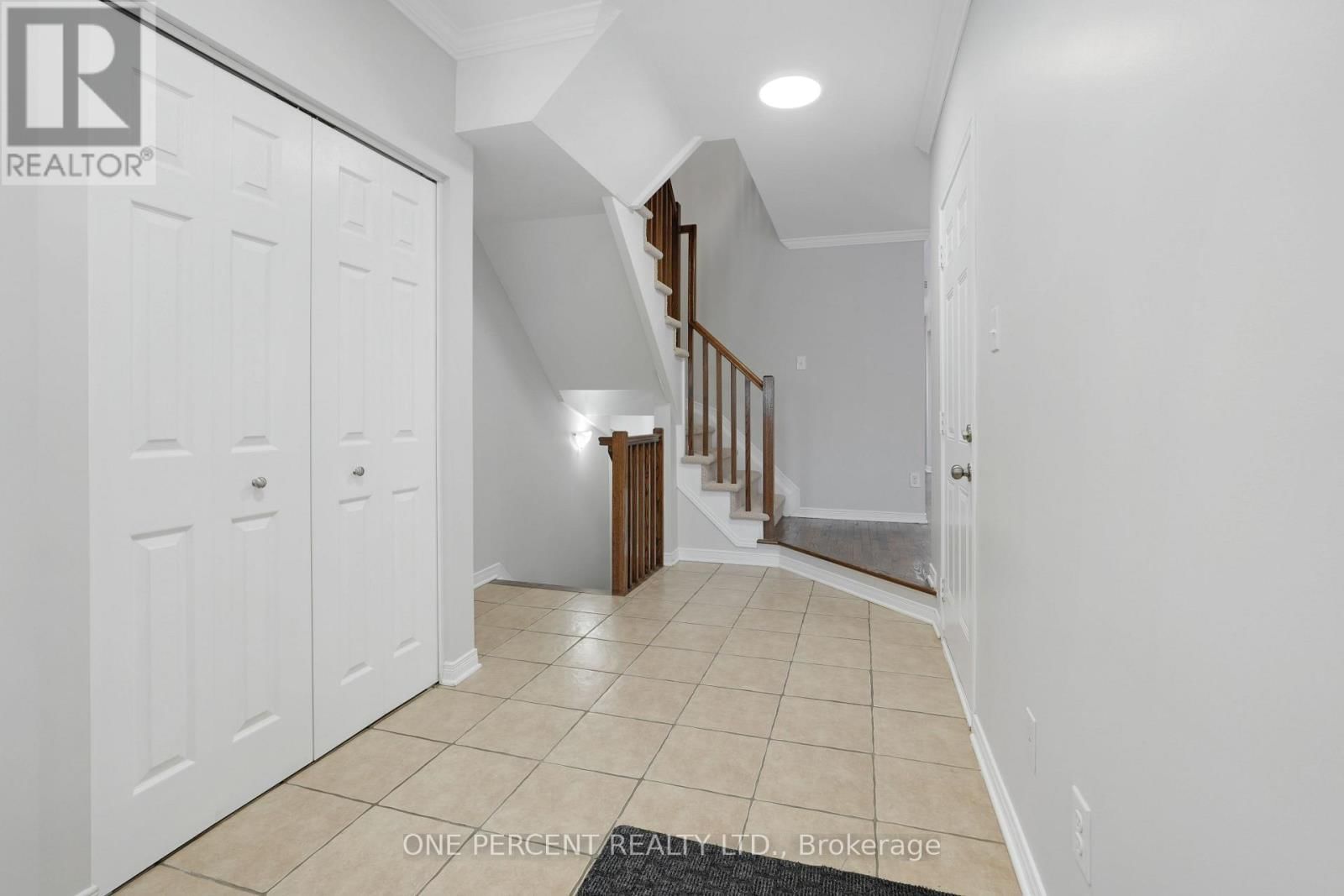 209 ROLLING MEADOW CRESCENT Image 6