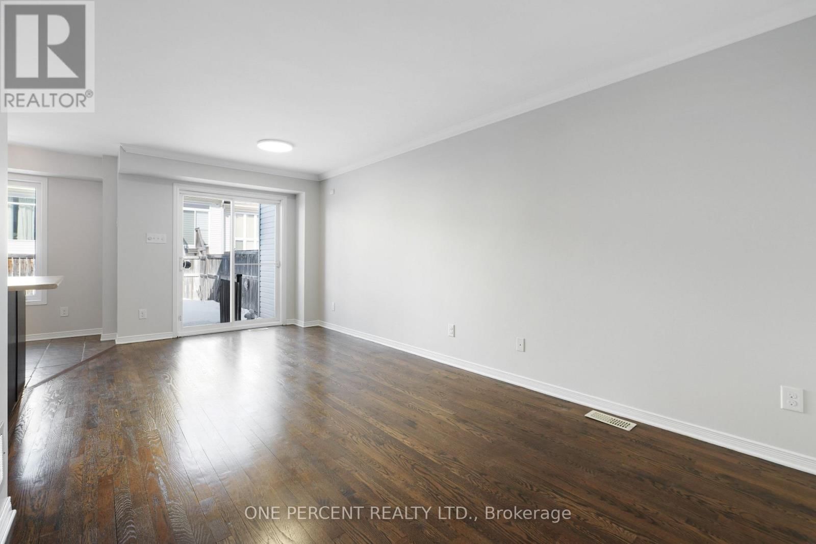 209 ROLLING MEADOW CRESCENT Image 8