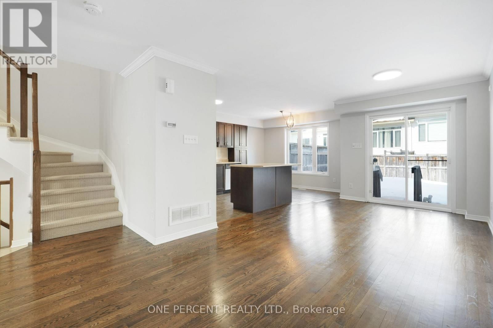 209 ROLLING MEADOW CRESCENT Image 9