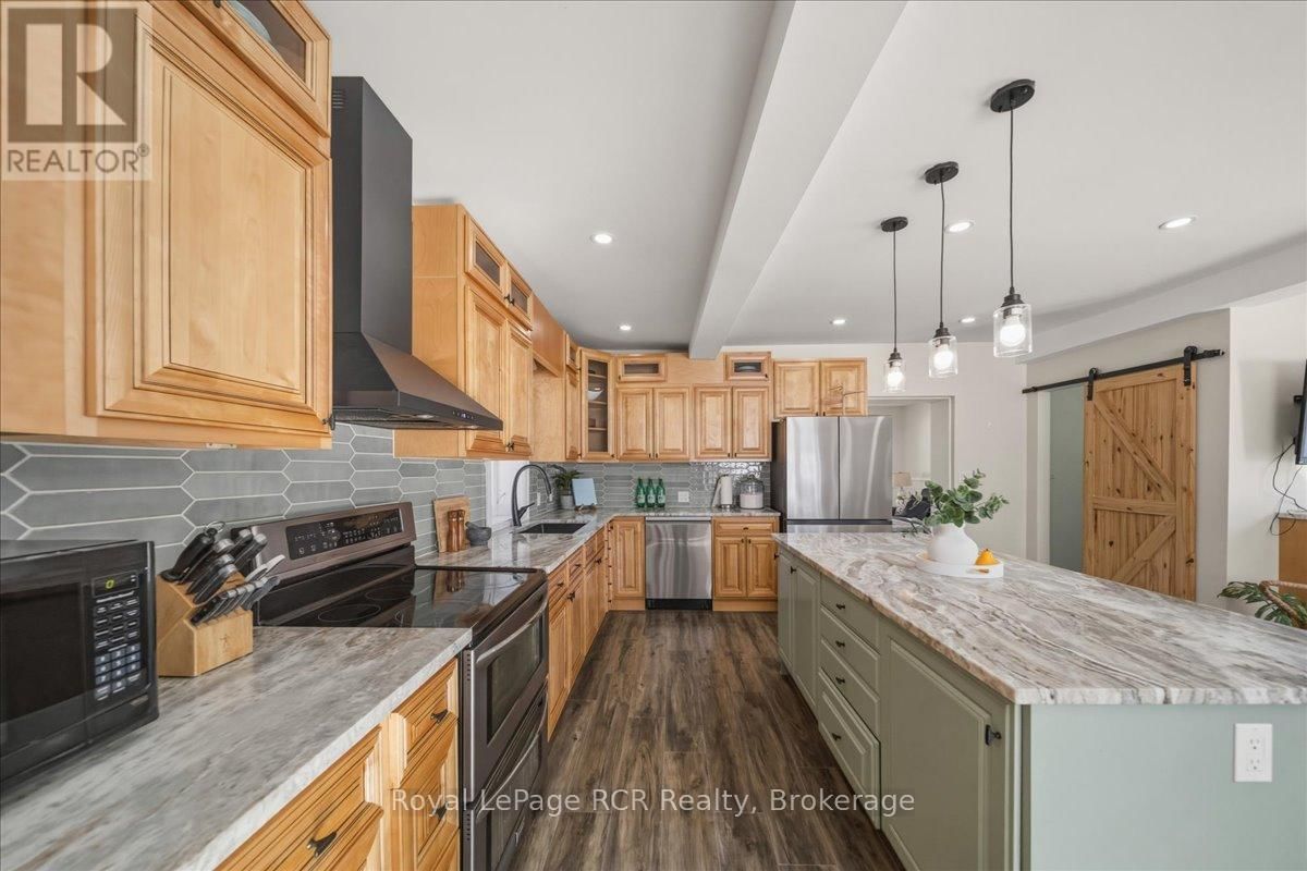 392010 GREY ROAD 109 Image 13