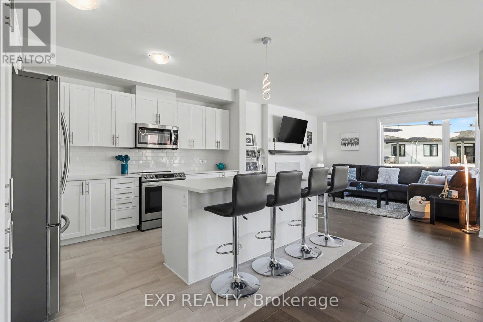 364 STERLING AVENUE Image 11