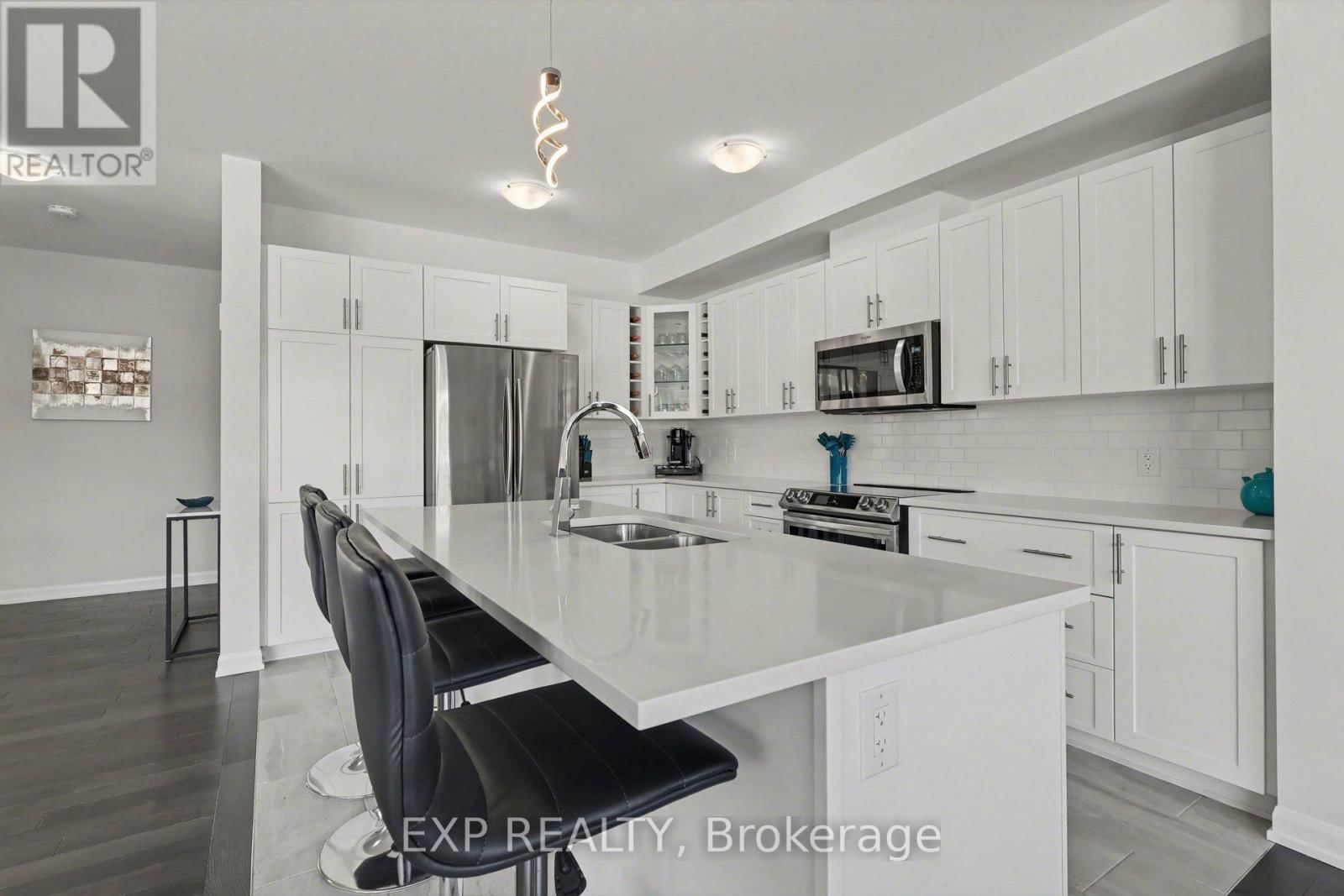 364 STERLING AVENUE Image 12