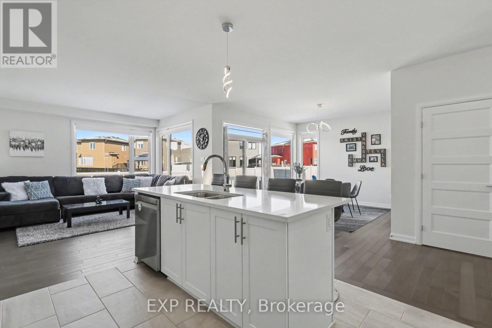 364 STERLING AVENUE Image 13