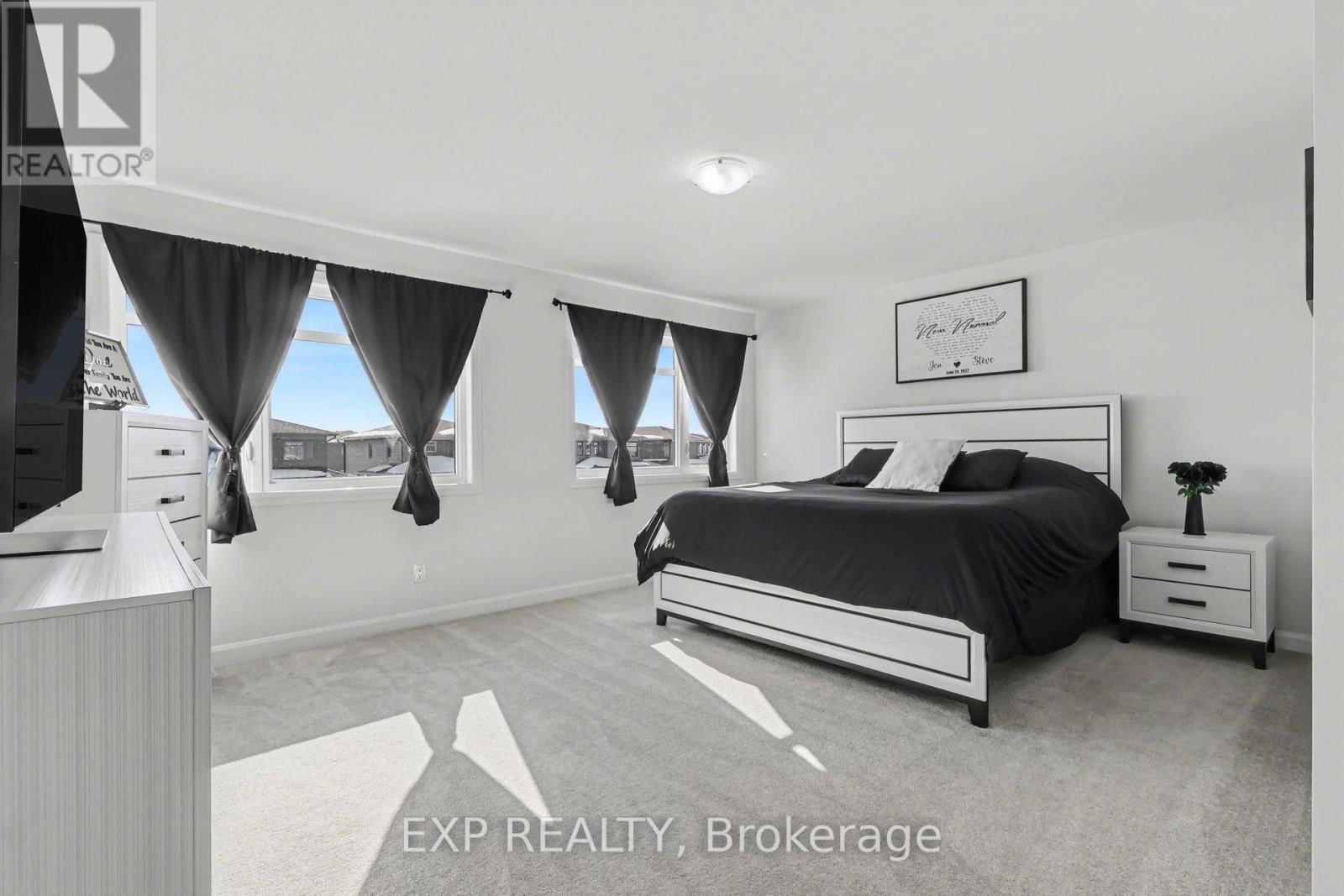 364 STERLING AVENUE Image 17