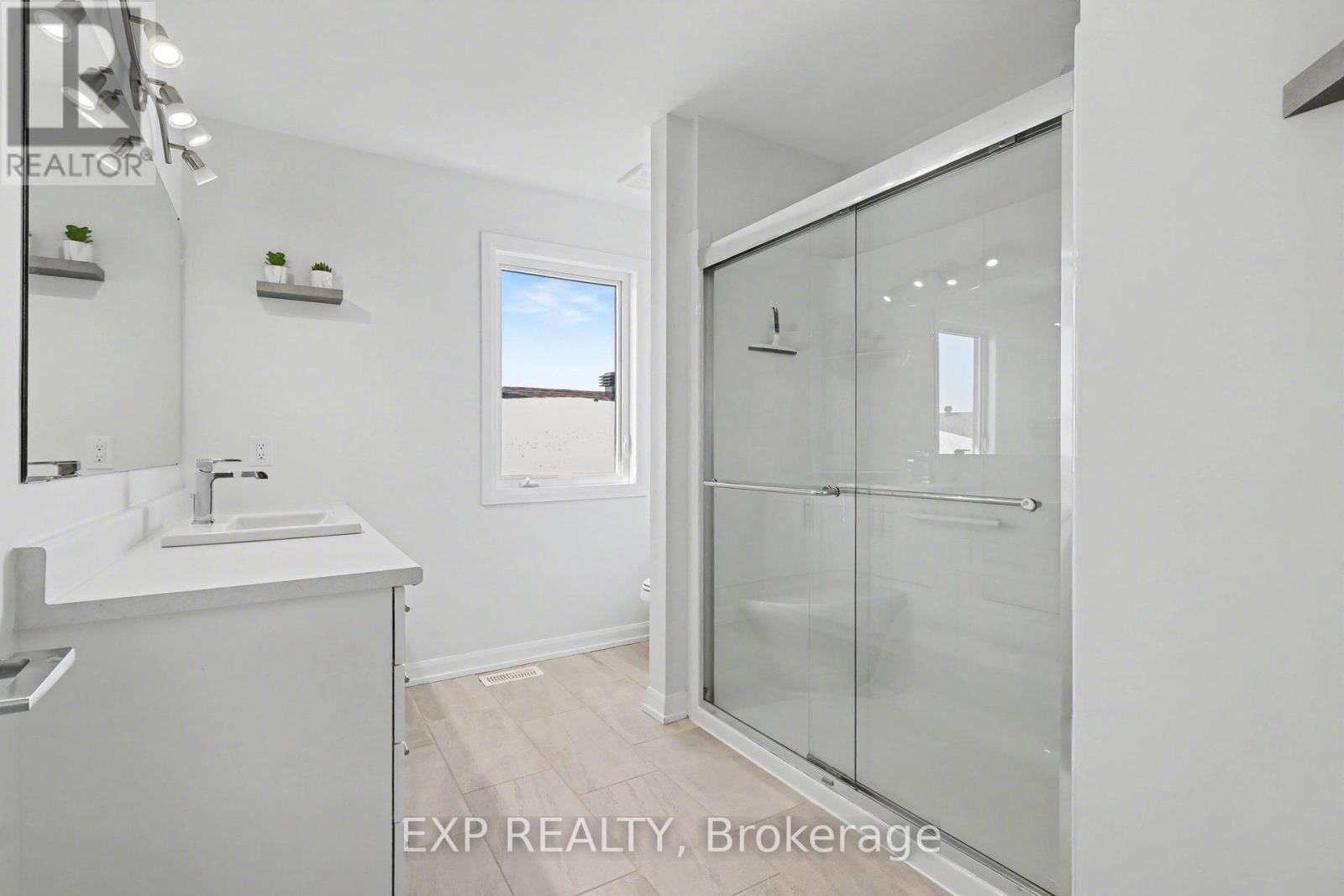 364 STERLING AVENUE Image 23