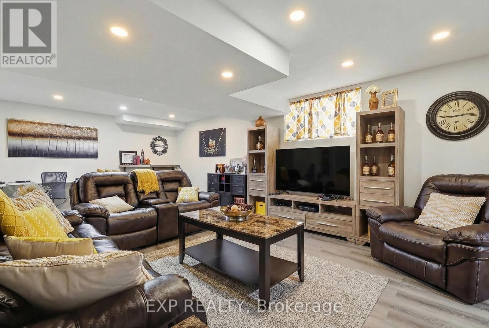 364 STERLING AVENUE Image 25