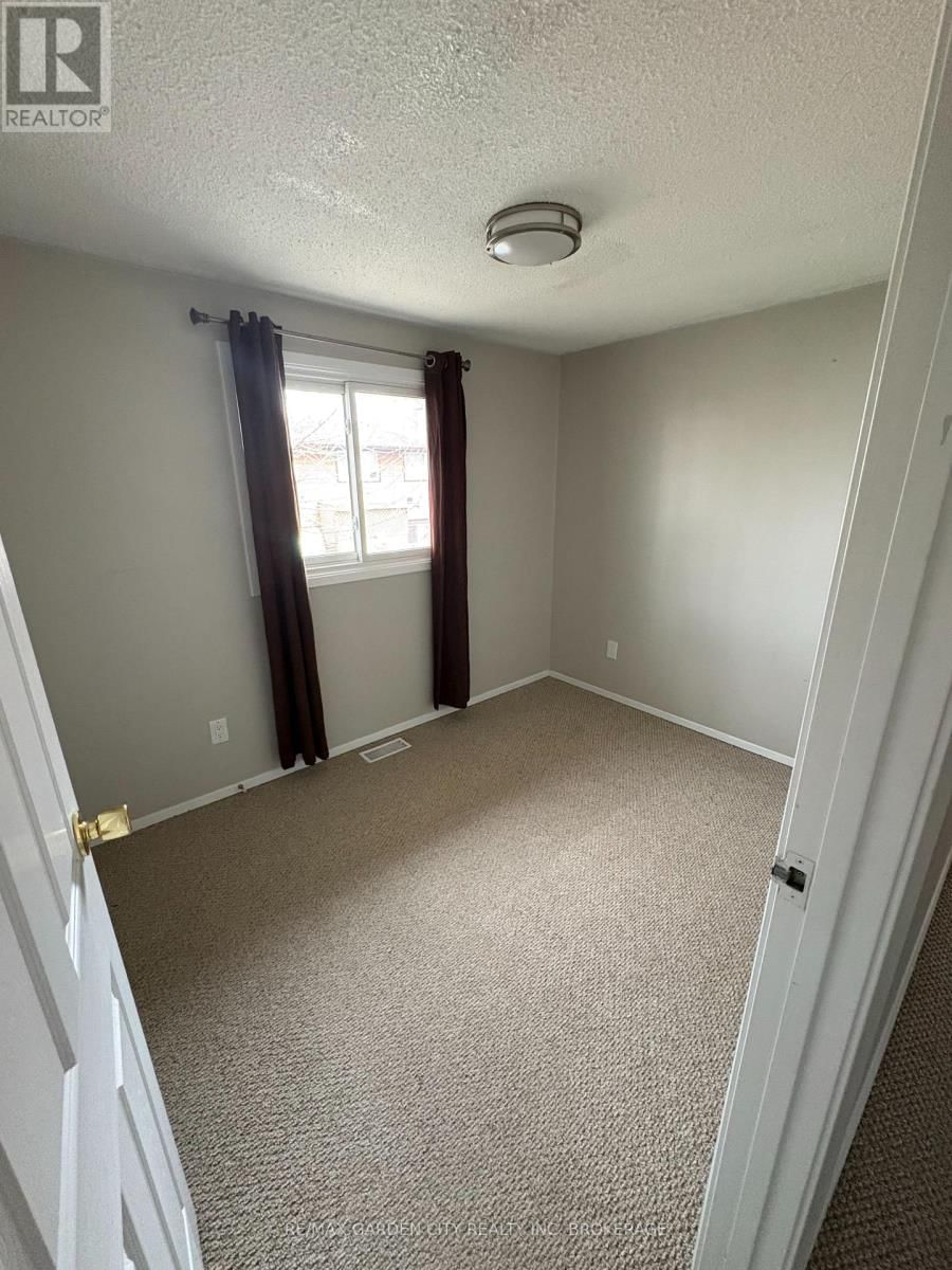 3 TARA CRESCENT Image 17