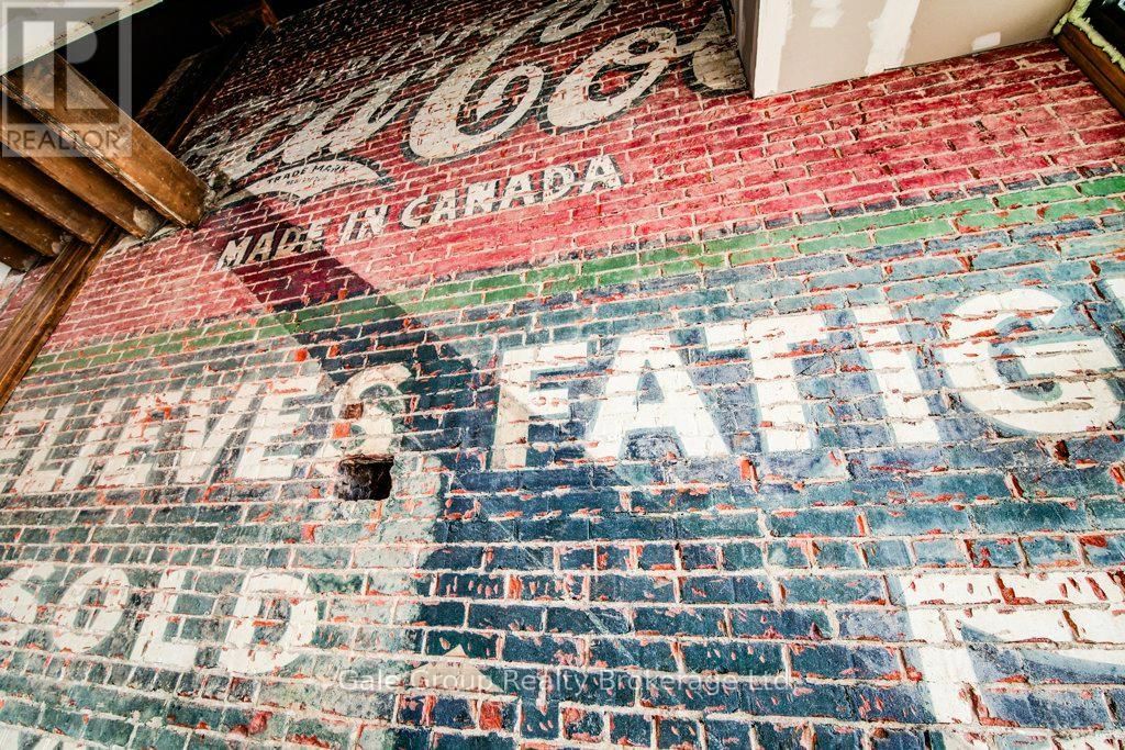 533 DUNDAS STREET Image 15