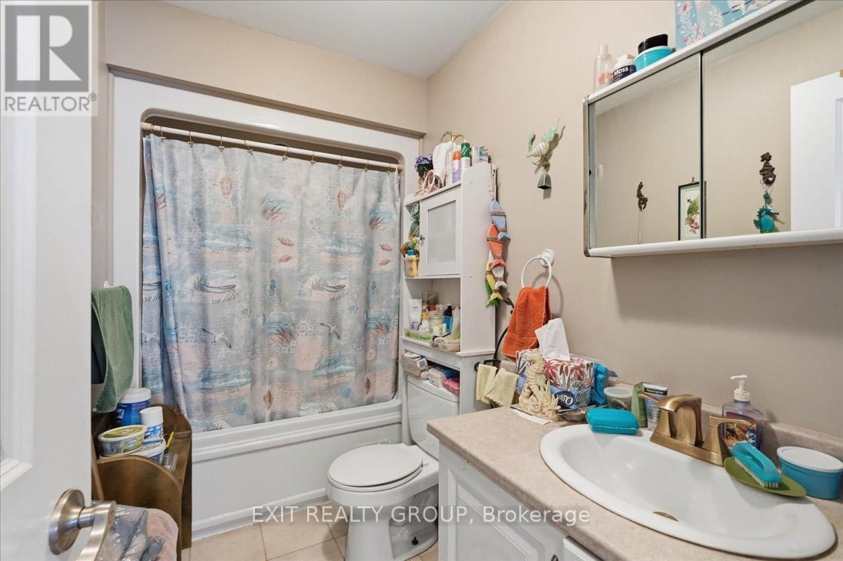 218 BRANT STREET Image 11