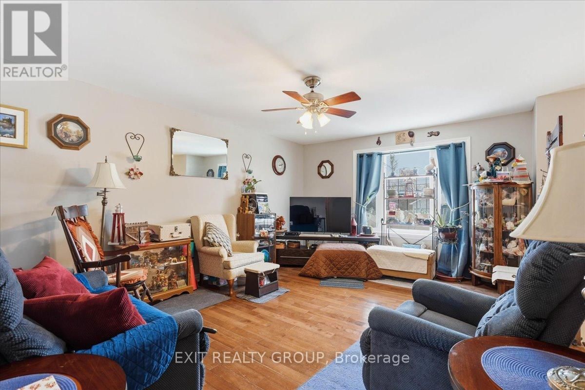 218 BRANT STREET Image 13