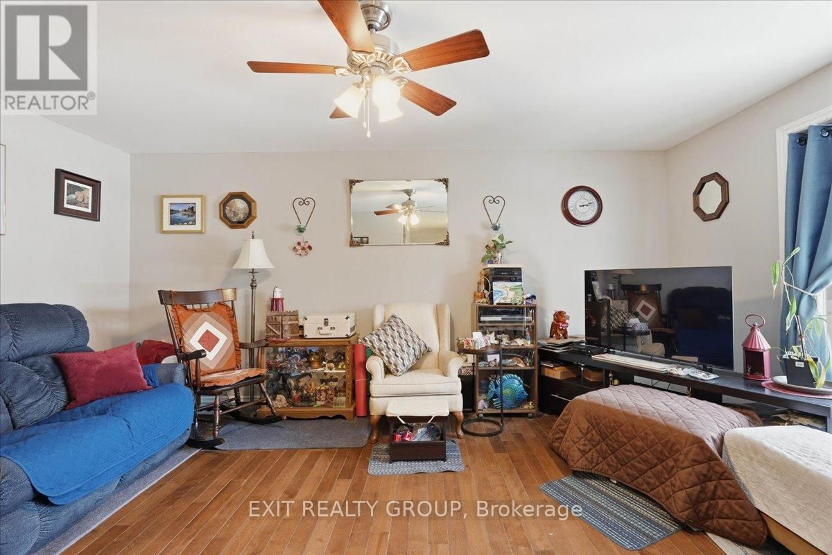 218 BRANT STREET Image 14