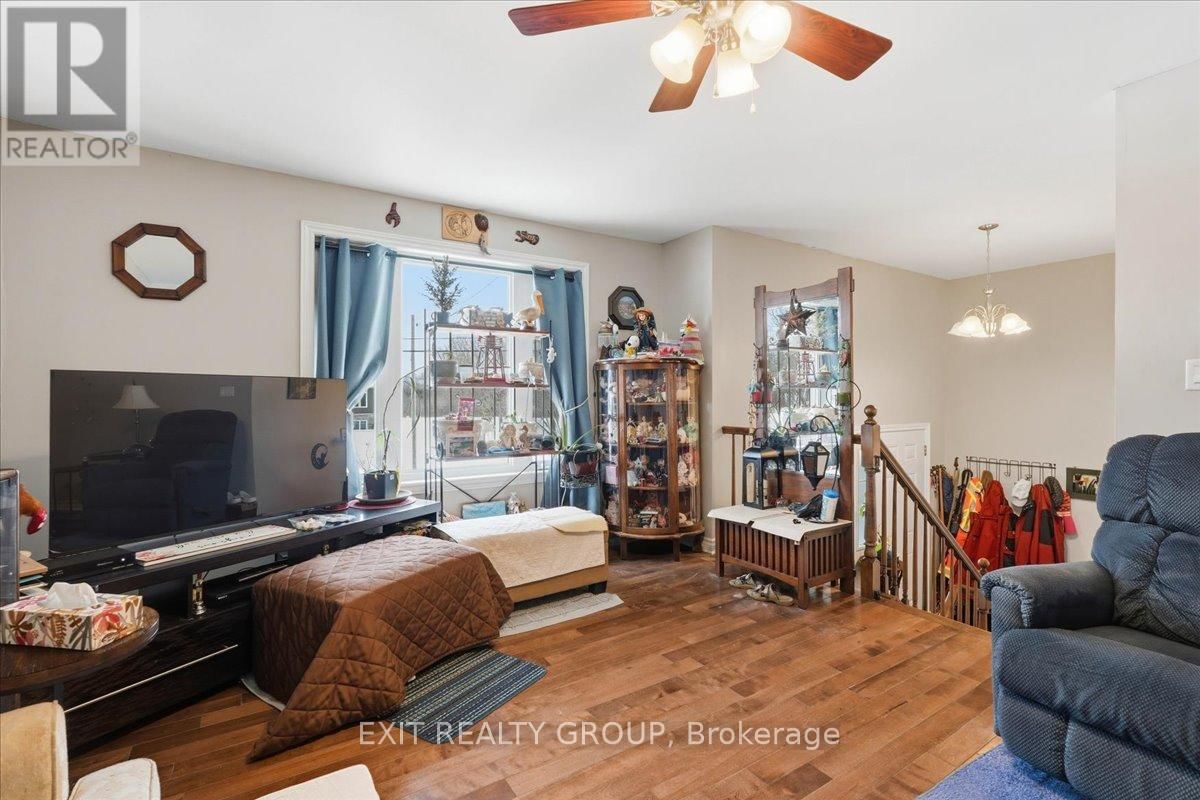 218 BRANT STREET Image 15