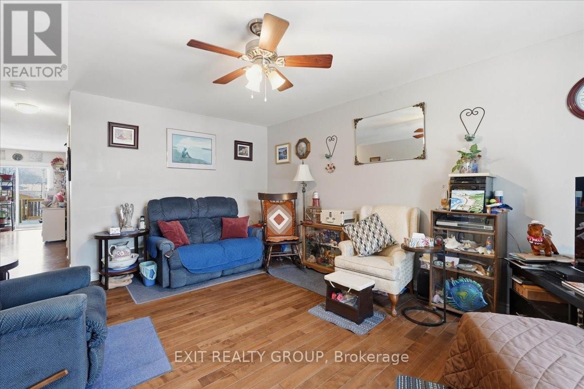 218 BRANT STREET Image 16