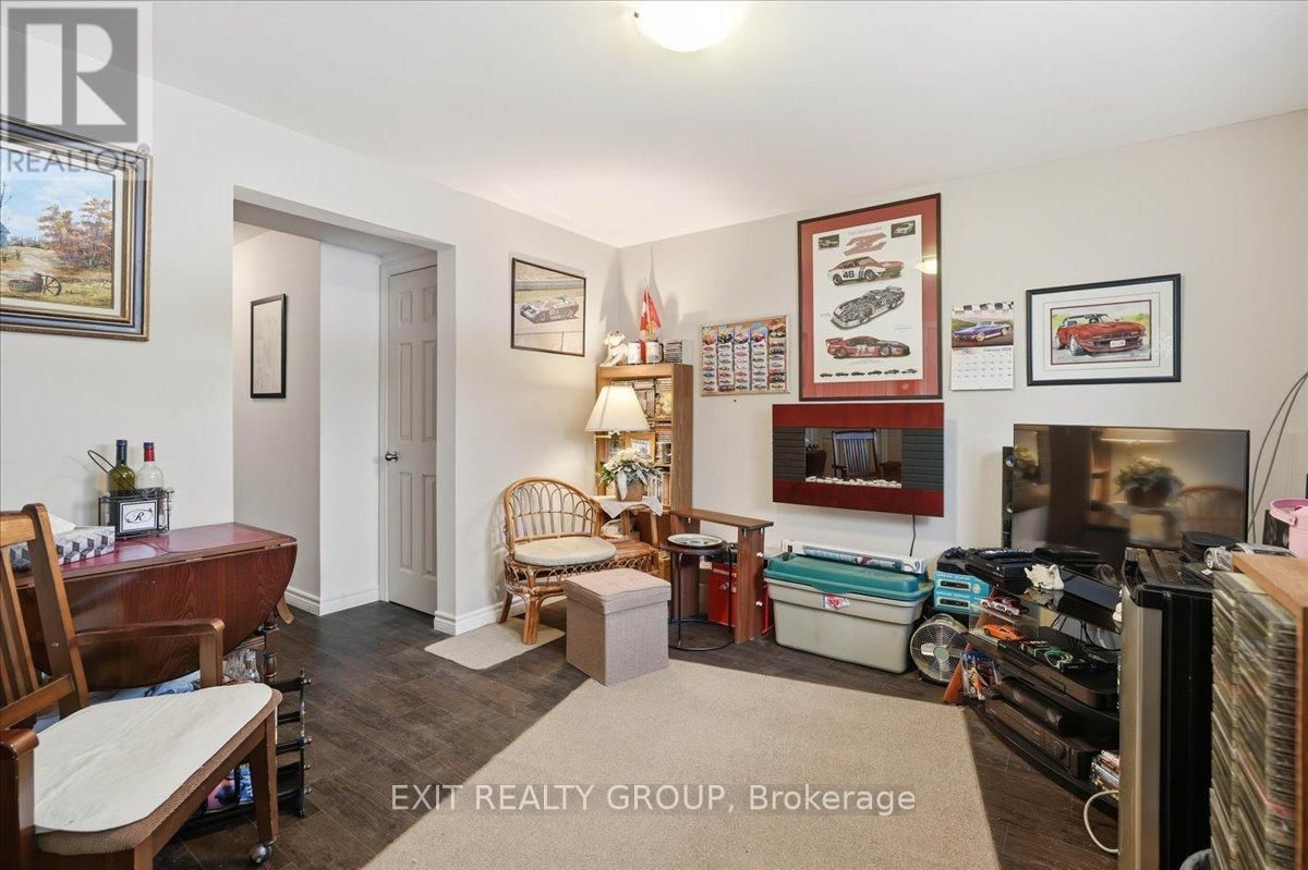 218 BRANT STREET Image 18