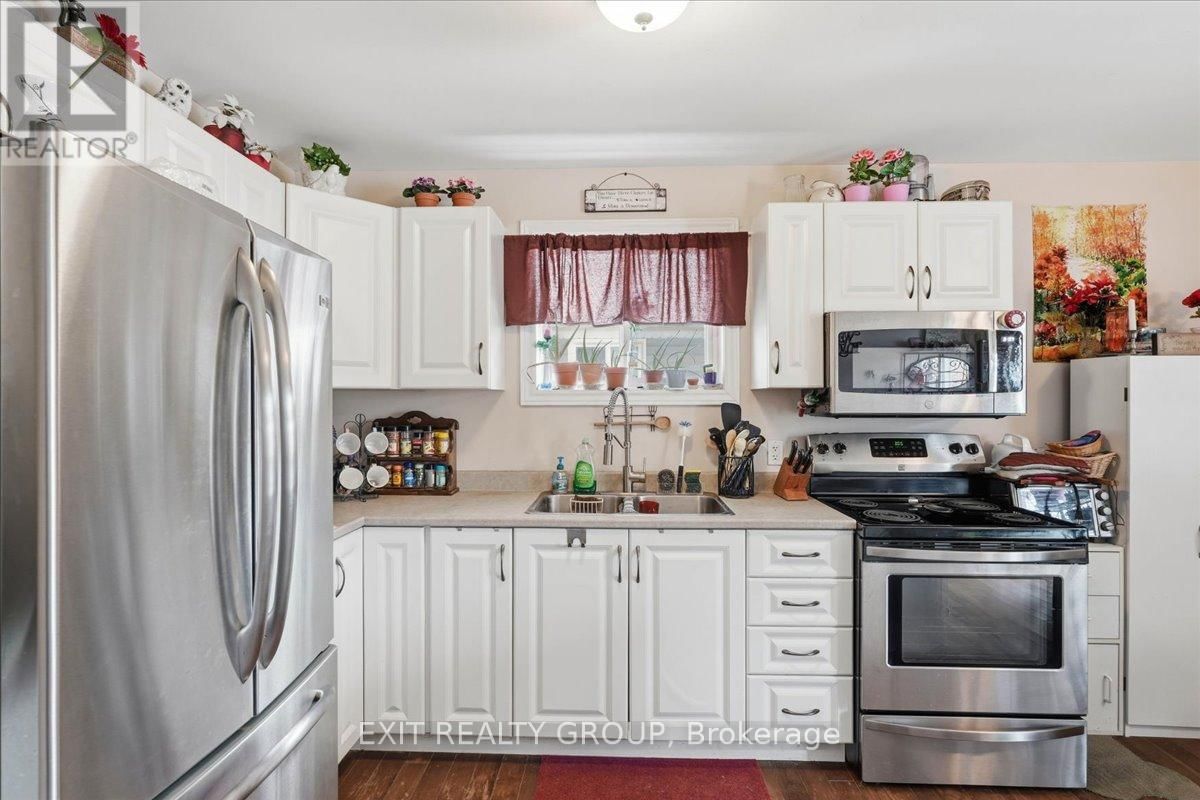 218 BRANT STREET Image 8