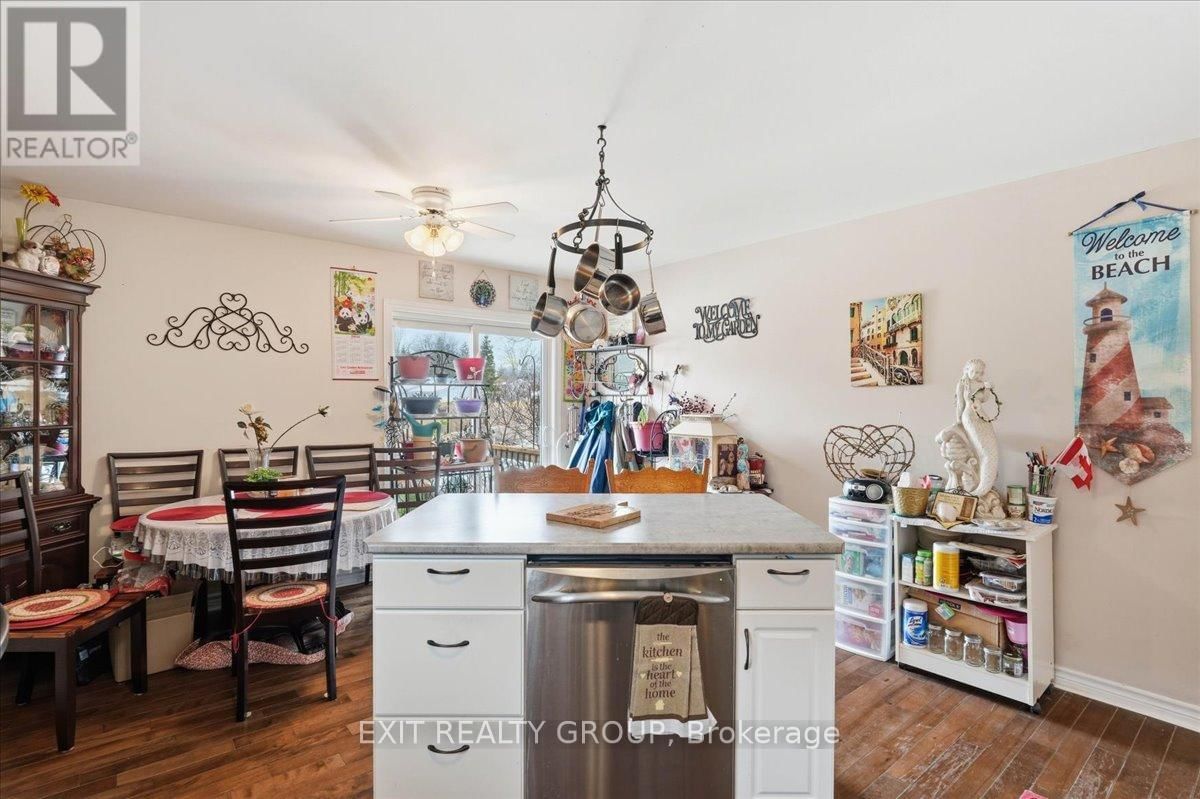 218 BRANT STREET Image 9