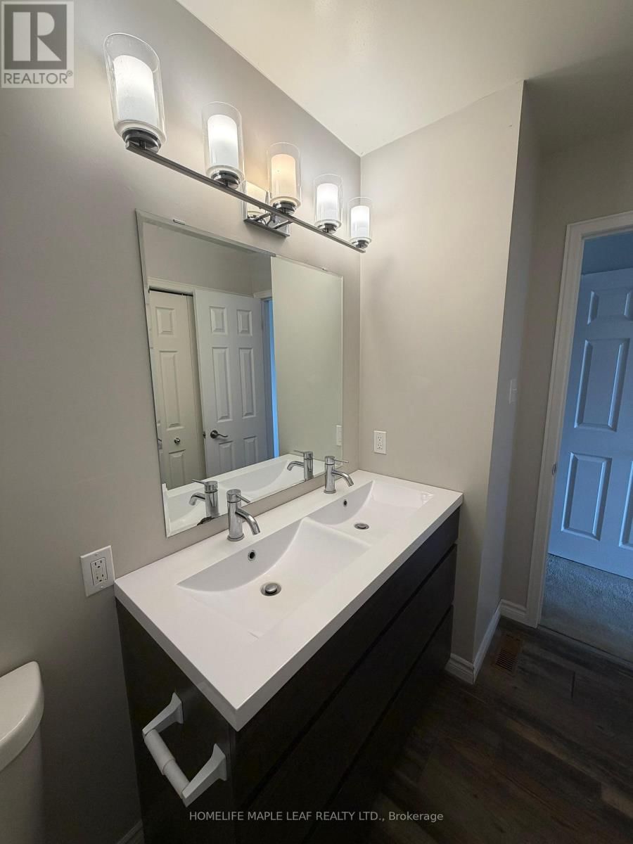 Upper - 14 OLD ORCHARD GLEN Image 13