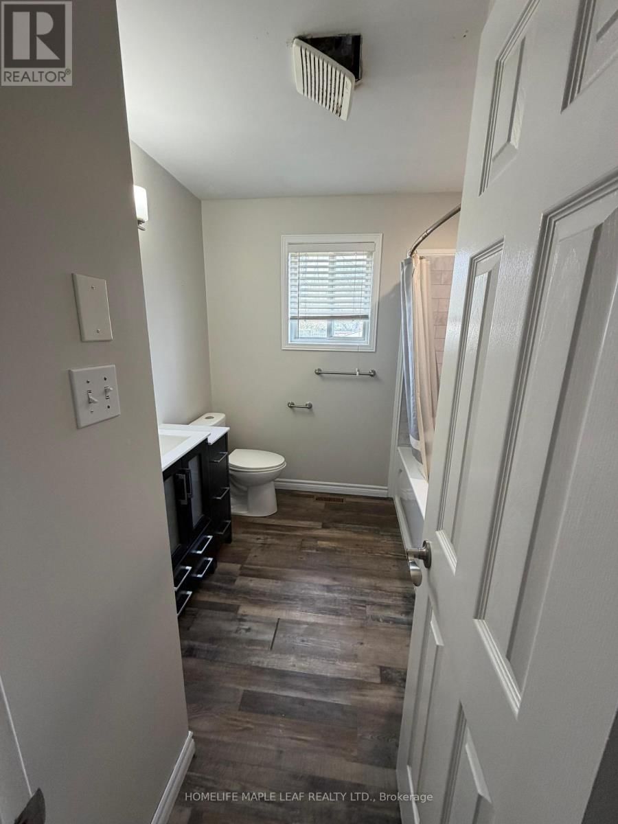 Upper - 14 OLD ORCHARD GLEN Image 16