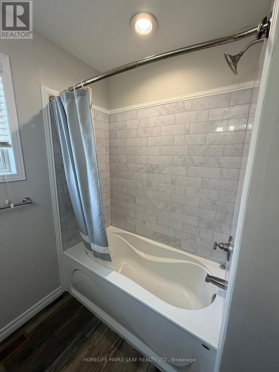 Upper - 14 OLD ORCHARD GLEN Image 17