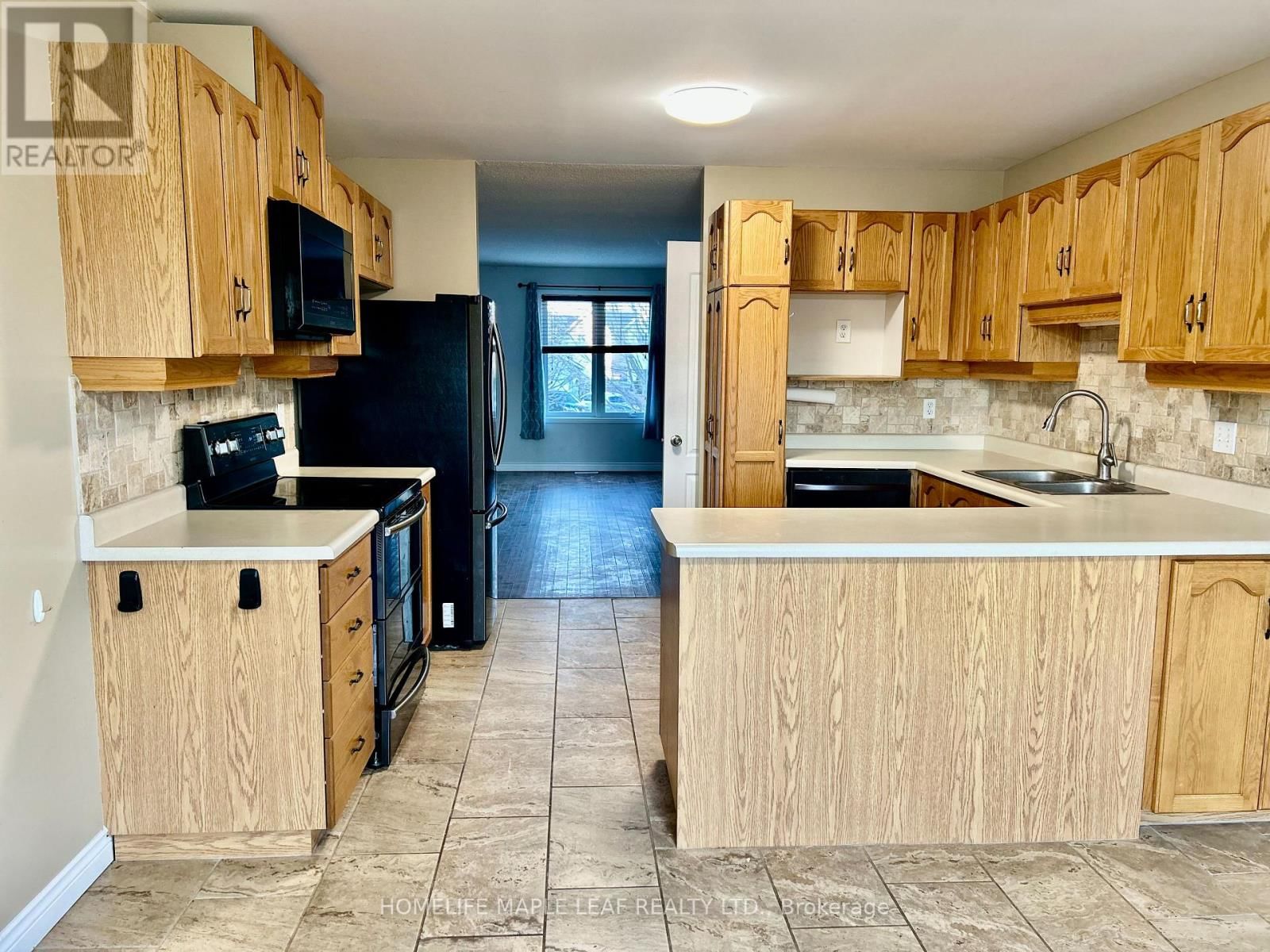 Upper - 14 OLD ORCHARD GLEN Image 4