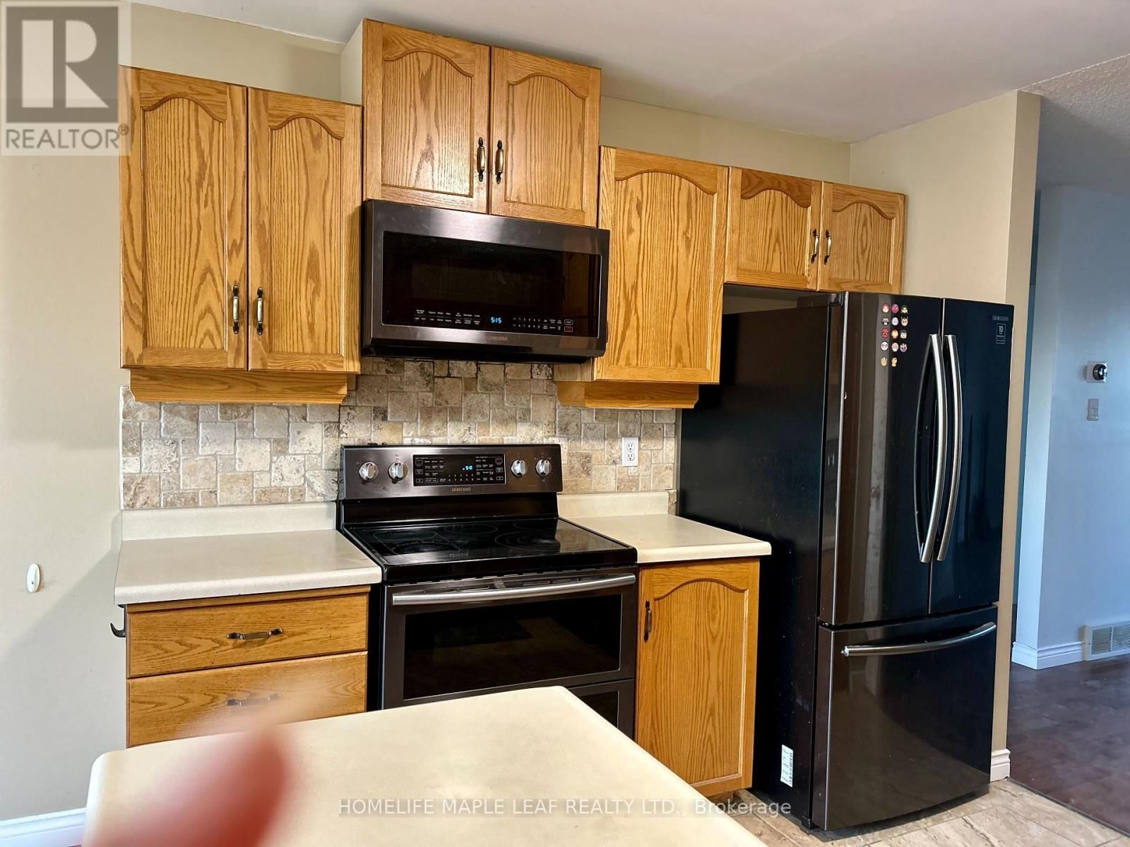 Upper - 14 OLD ORCHARD GLEN Image 5