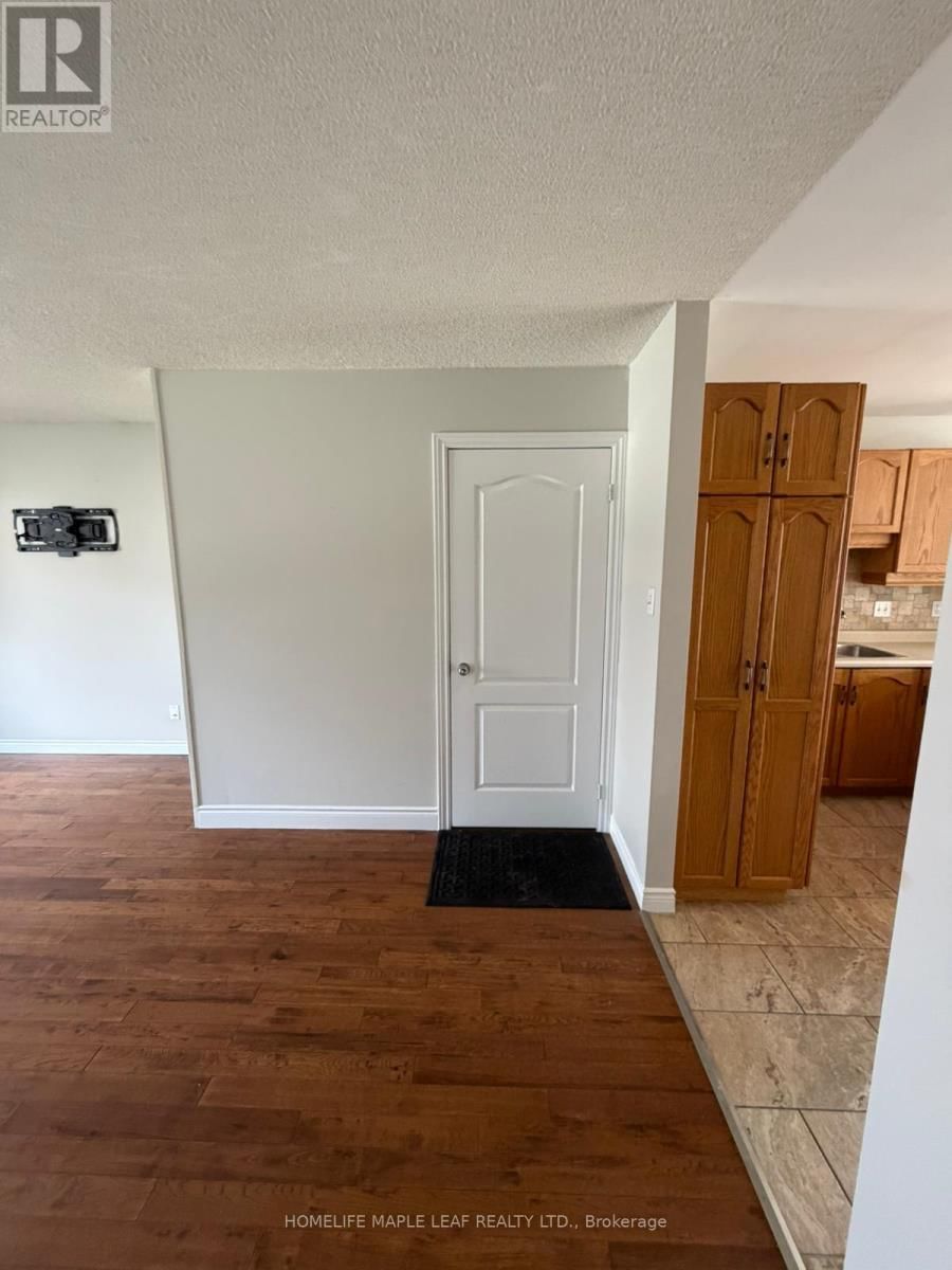 Upper - 14 OLD ORCHARD GLEN Image 8