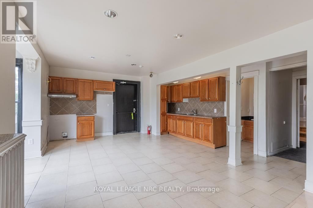 22 ACADEMY STREET Image 30